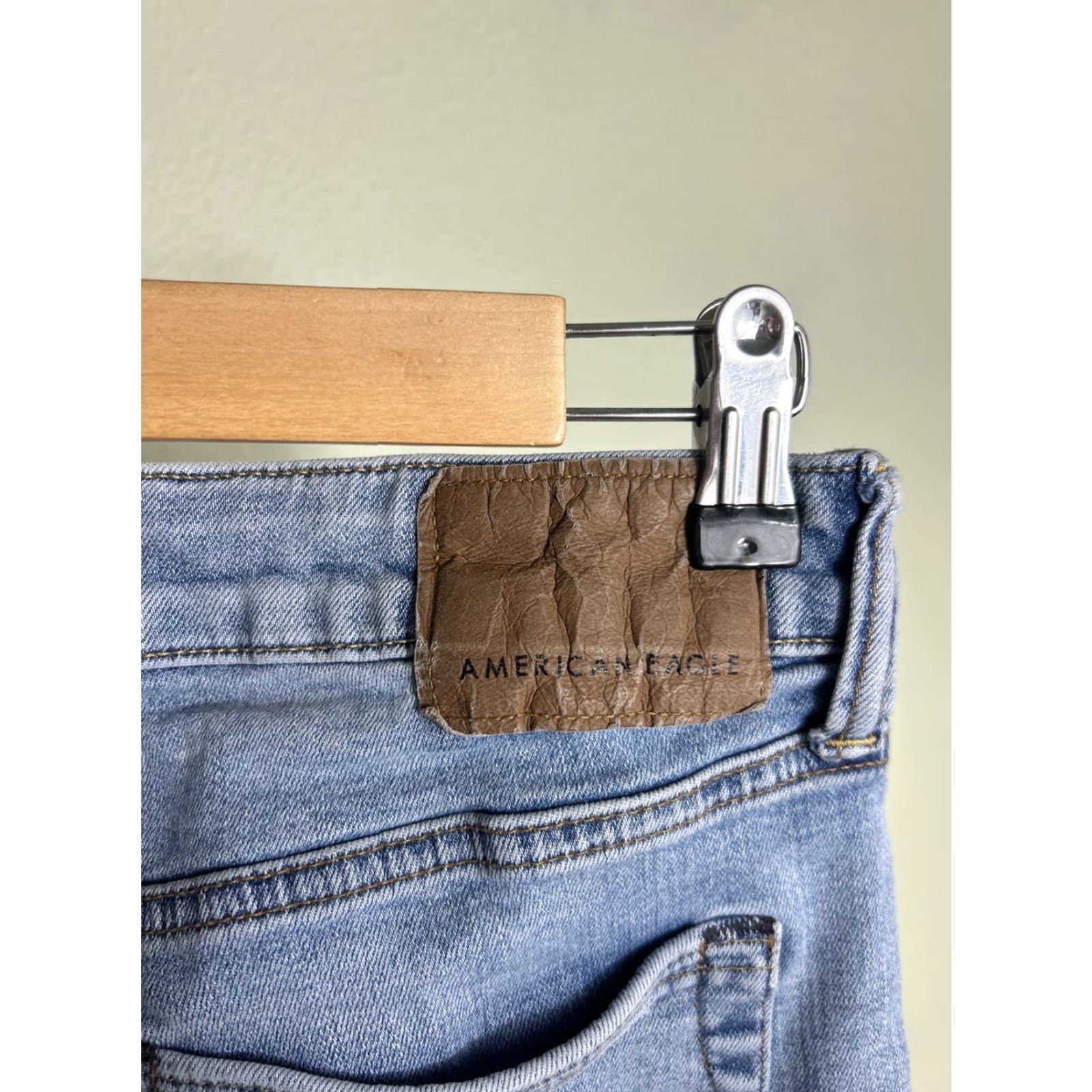 American Eagle Outfitters American Eagle Outfitters Airflex Jeans Light Wash Slim Jeans 29x32 Men Blue 90s Slimming Light Wash Jeans Size US 29 - 7 Thumbnail