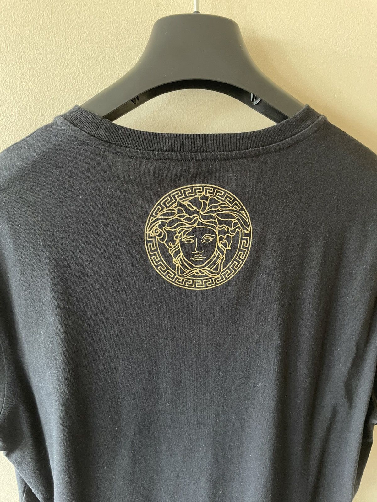 Versace T-shirt Versace logo doré M Size US M / EU 48-50 / 2 - 5 Thumbnail