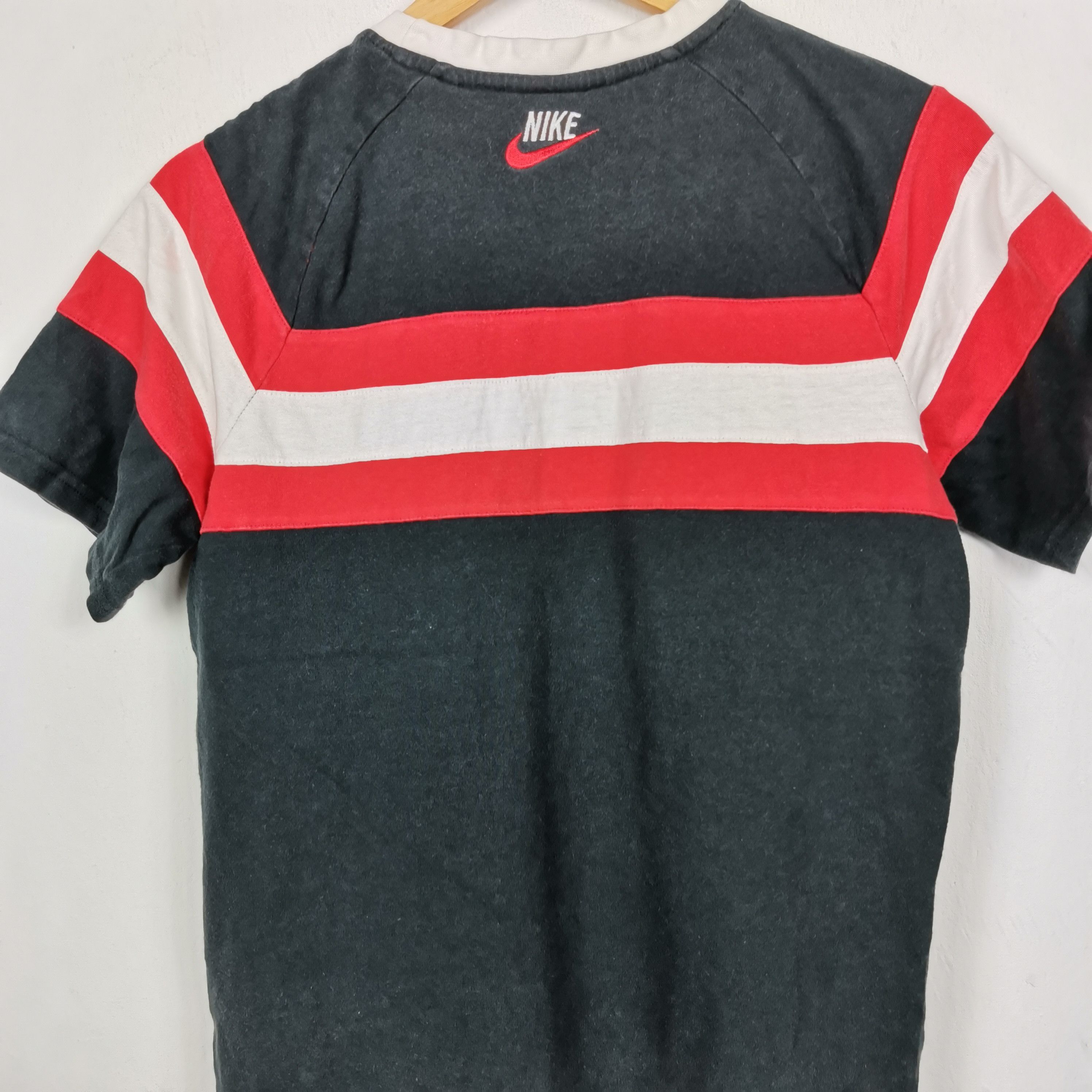 Vintage Vintage Y2K Nike T-Shirt Nike Swoosh Tees Stripe Tees Size US S / EU 44-46 / 1 - 6 Thumbnail