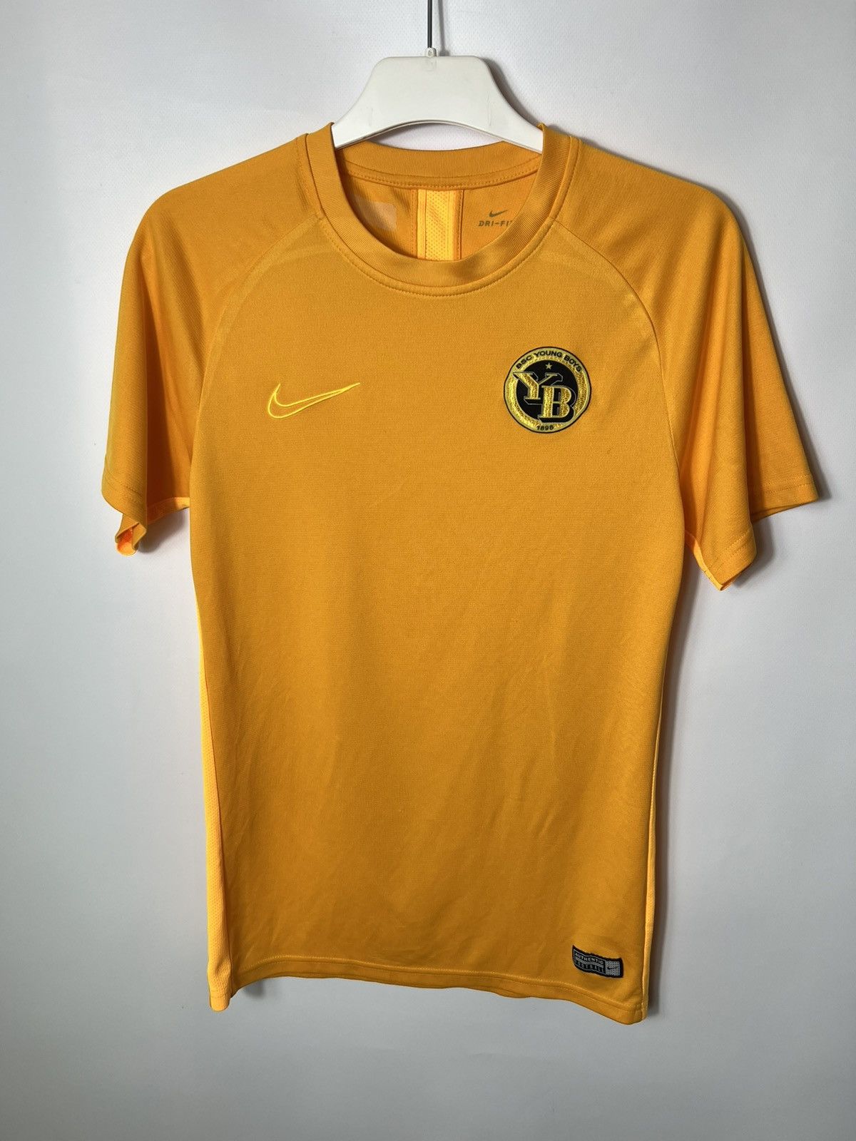 Nike BSC YOUNG BOYS 2018 2019 TRAINING FOOTBALL SHIRT NIKE JERSEY Size US S / EU 44-46 / 1 - 1 Thumbnail