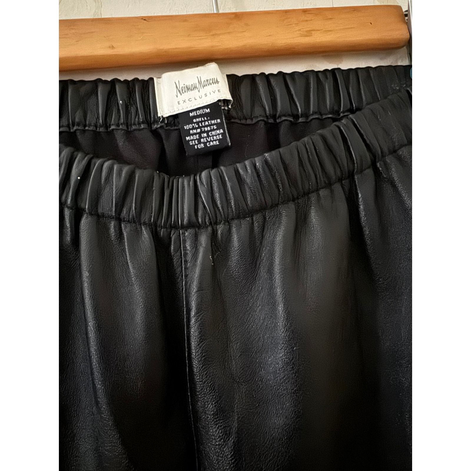 Designer Neiman Marcus Exclusive 100% Leather Butter Soft (Lined) Size ONE SIZE - 2 Thumbnail