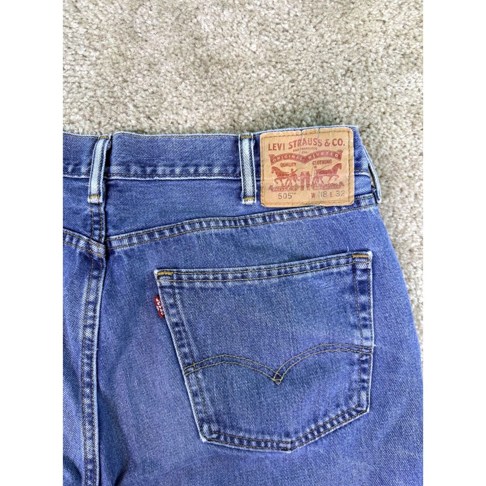 Levi's VINTAGE Levi's 505 Jeans Men's Regular Straight Fit Blue Medium Wash 38x30 Y2K Size US 38 / EU 54 - 6 Thumbnail