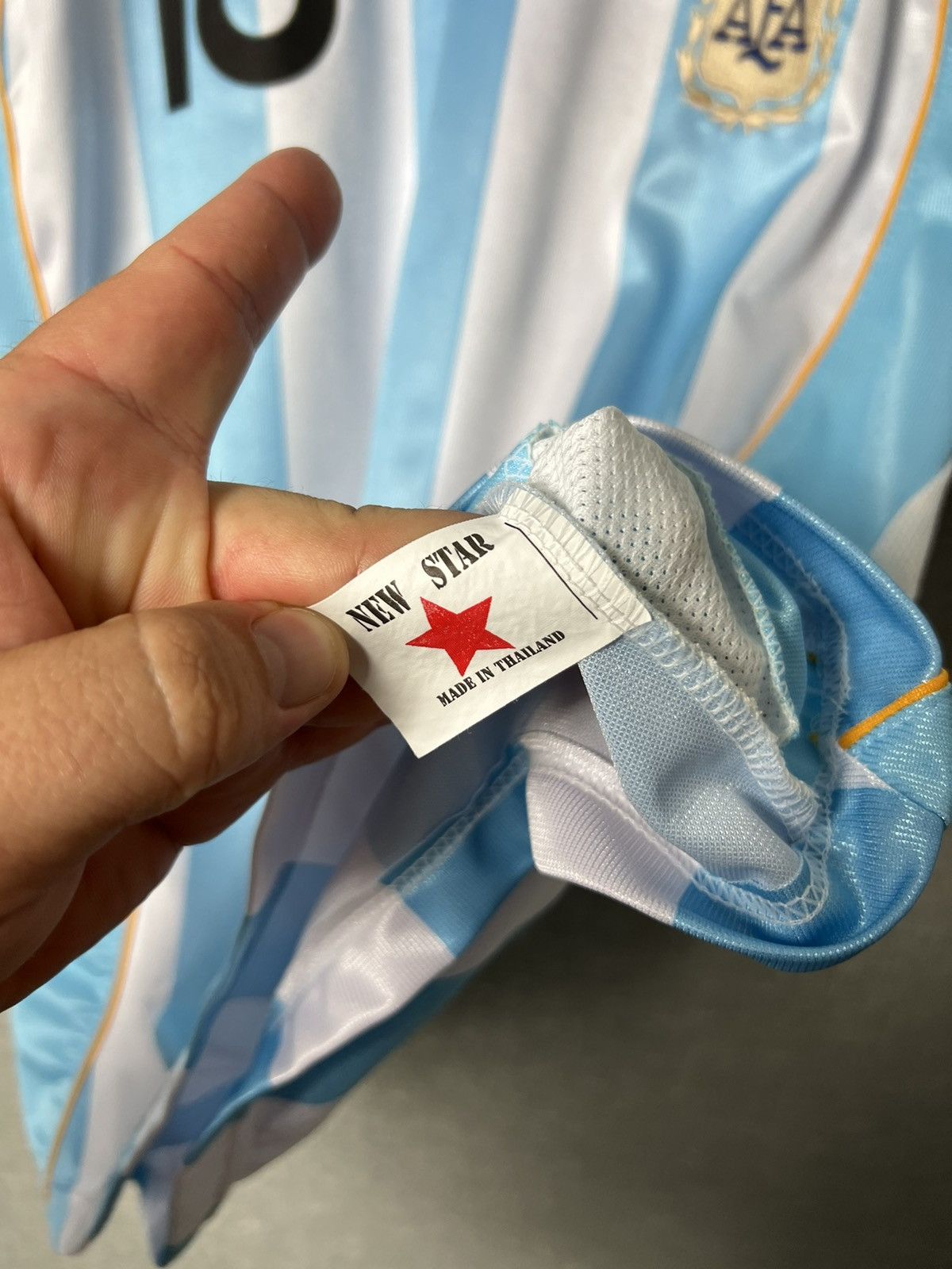 Vintage 🇦🇷 Argentina Logo Football Retro Jersey #10 Diego Maradona Size US L / EU 52-54 / 3 - 19 Thumbnail