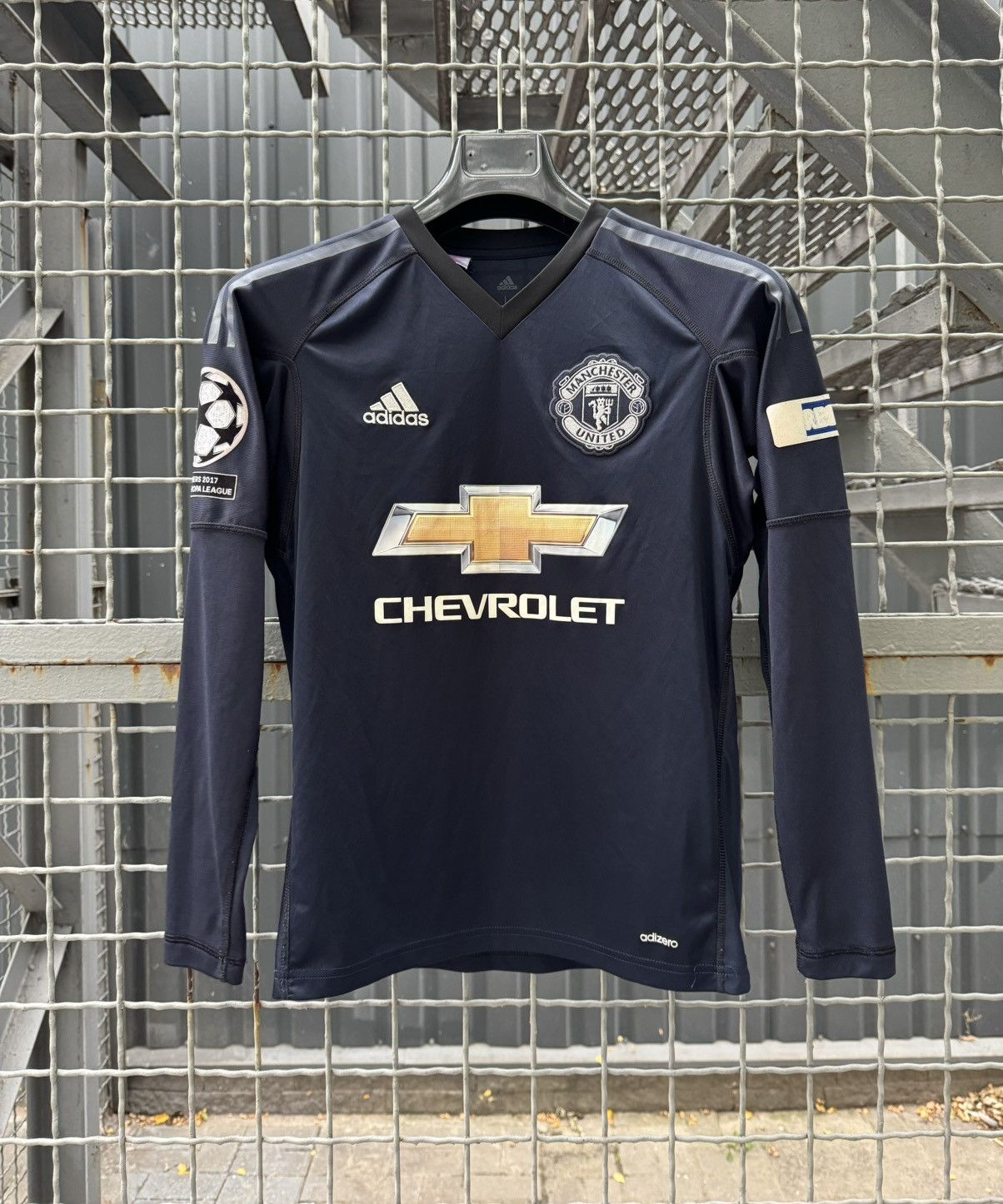 Adidas Manchester United De Gea 2017 UEFA Winners Goalkeeper jersey Size US XXS / EU 40 - 1 Thumbnail