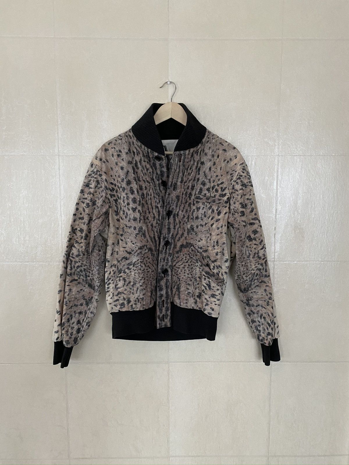 Yves Saint Laurent Yves Saint Laurent cheetah print button up jacket Size US L / EU 52-54 / 3 - 9 Thumbnail