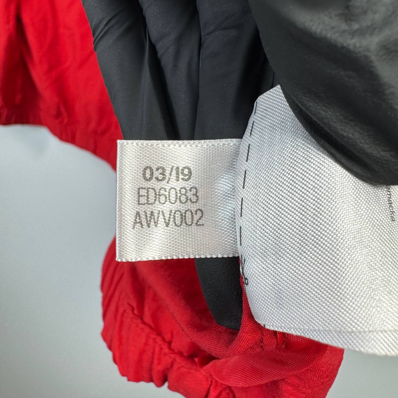 Adidas Adidas Originals Windbreaker Jacket Red Full Zip Hooded L Size US L / EU 52-54 / 3 - 9 Thumbnail