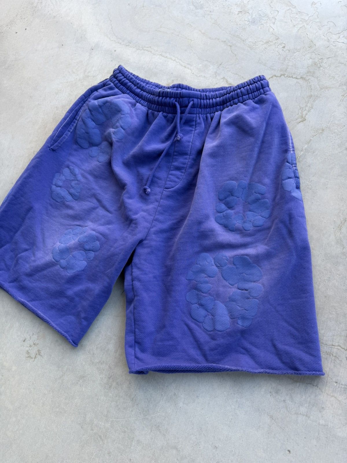 DENIM TEARS Denim Tears Mono Cotton Wreath Shorts – Washed Blue Size US 34 / EU 50 - 2 Thumbnail
