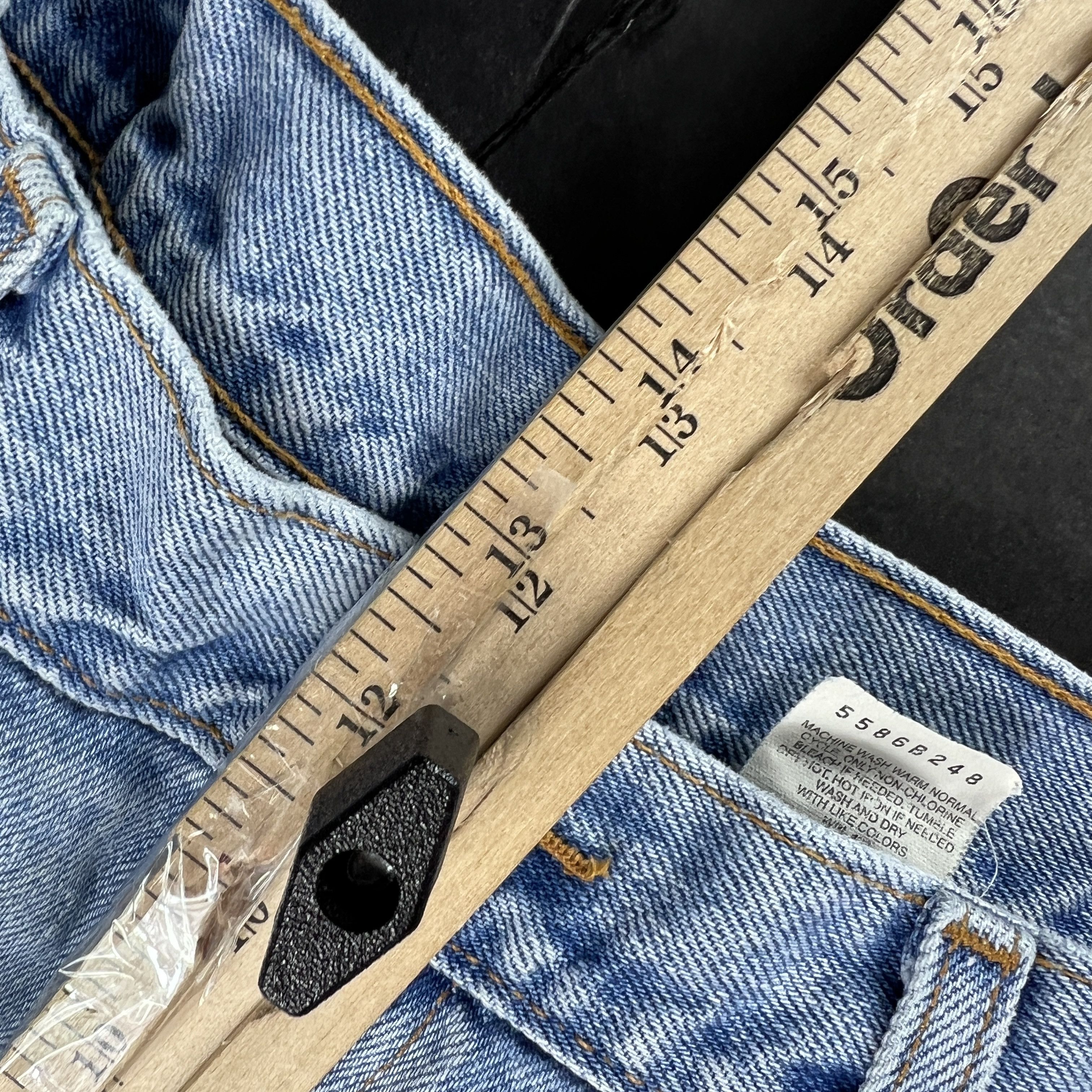 Levi's × Vintage VTG 90s Levi's Jeans 550 Relaxed Light Blue Faded Denim Size US 37 - 21 Thumbnail