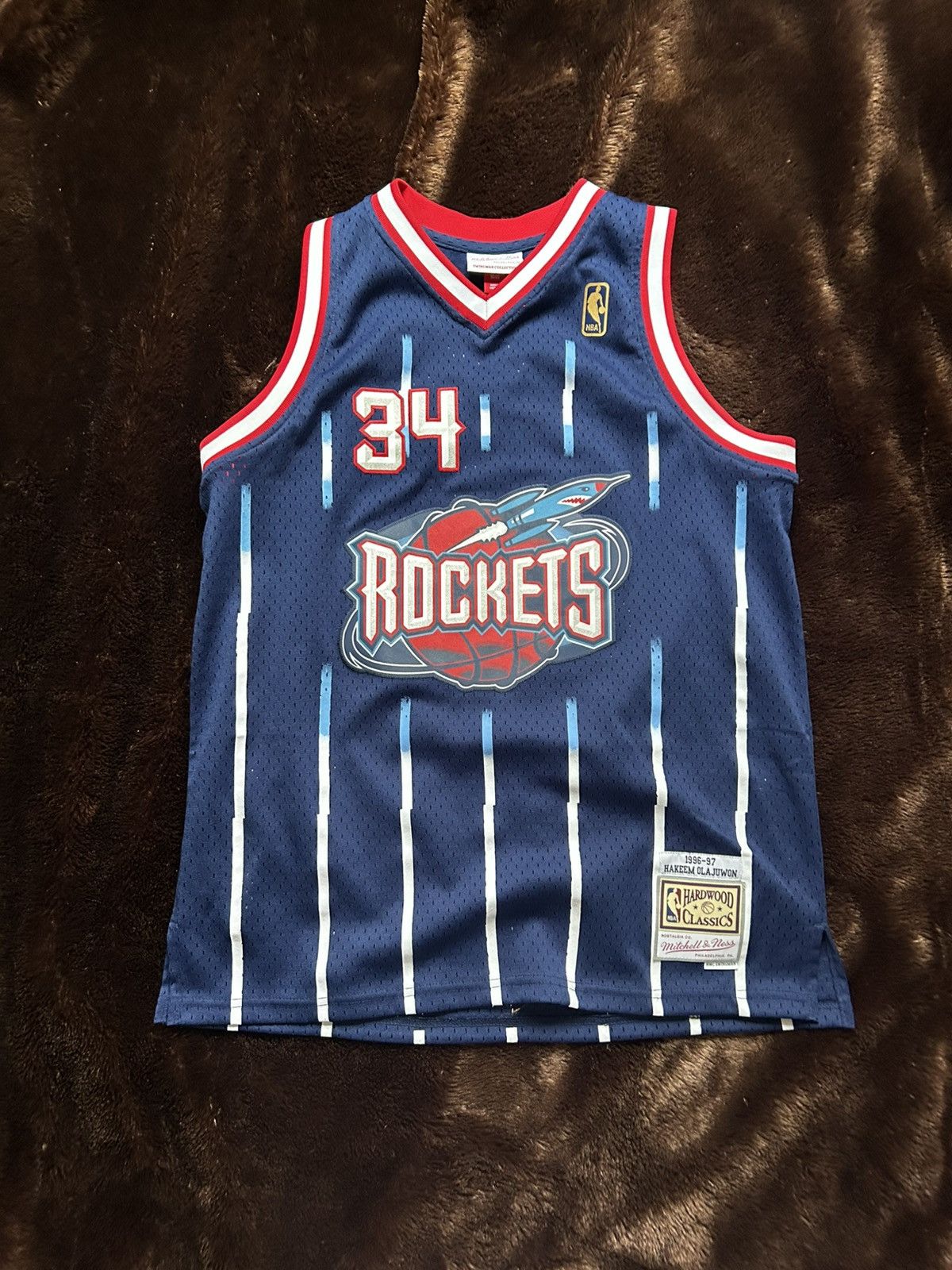 Mitchell & Ness × NBA Hakeem Olajuwon Retro Rockets Jersey Size US XL / EU 56 / 4 - 1 Thumbnail