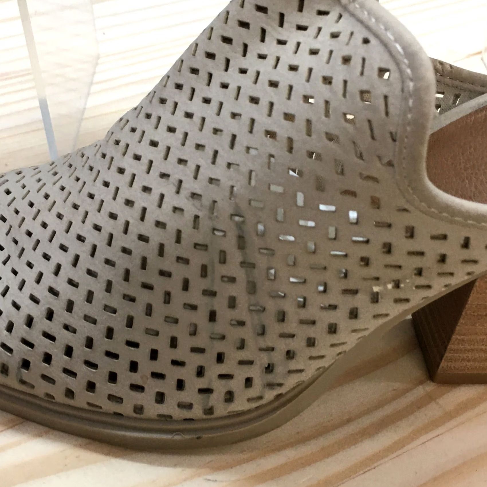 Dolce Vita DV Dolce Vita Kenli Heels Sandals Womens 7 Beige Perforated Mule Slip On Casual Size US 7 / IT 37 - 3 Thumbnail