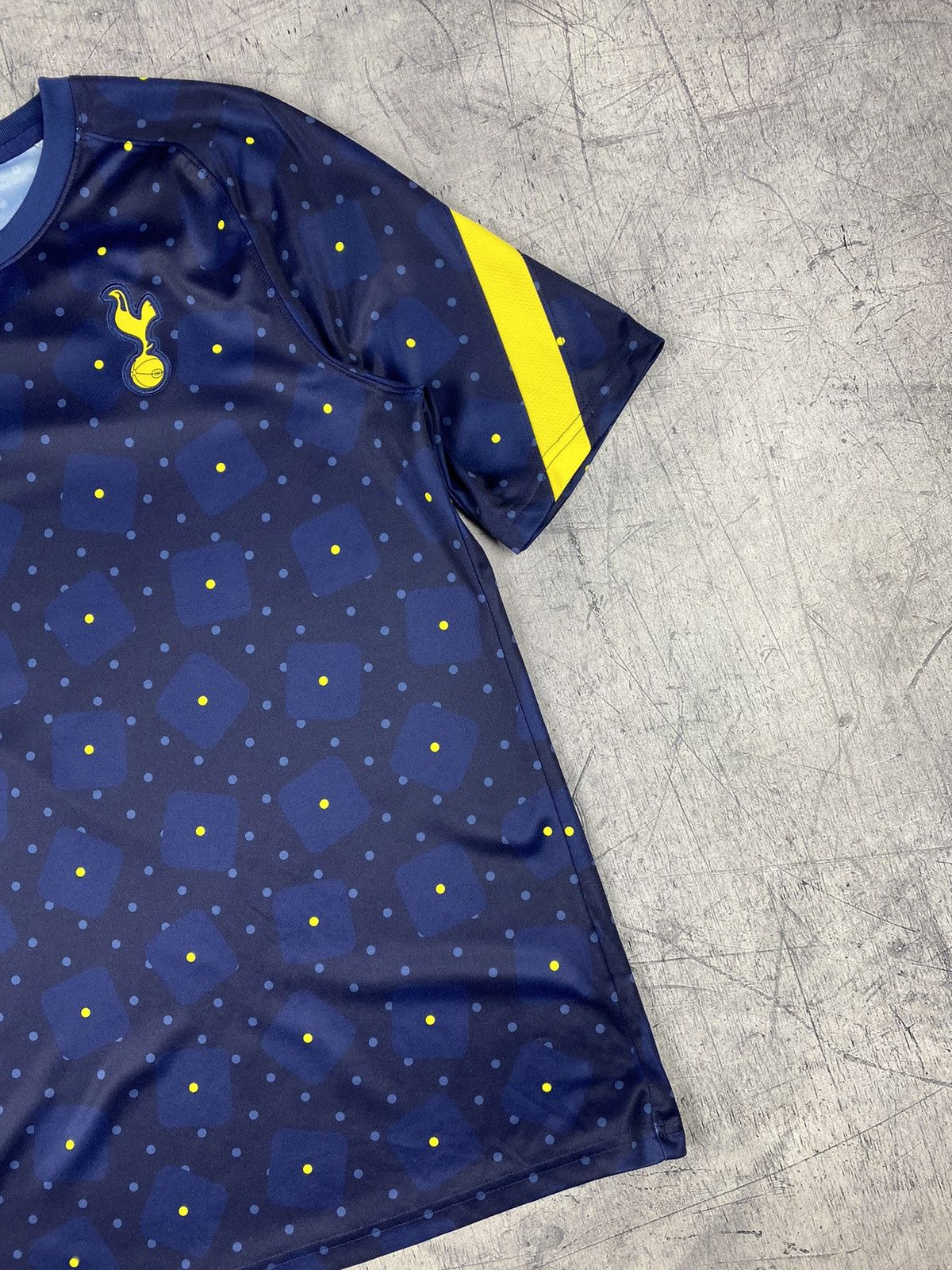 Under Armour Nike Tottenham FC Soccer Jersey Tee Size US M / EU 48-50 / 2 - 4 Thumbnail