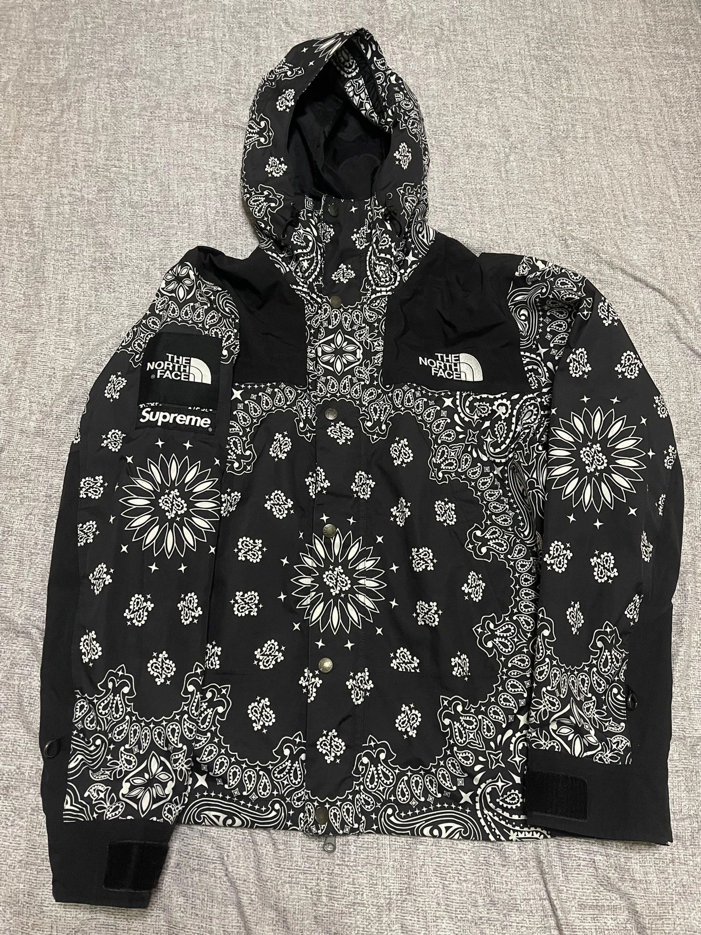 Supreme Supreme x TNF Black Camo Shell Jacket M Size US M / EU 48-50 / 2 - 1 Thumbnail