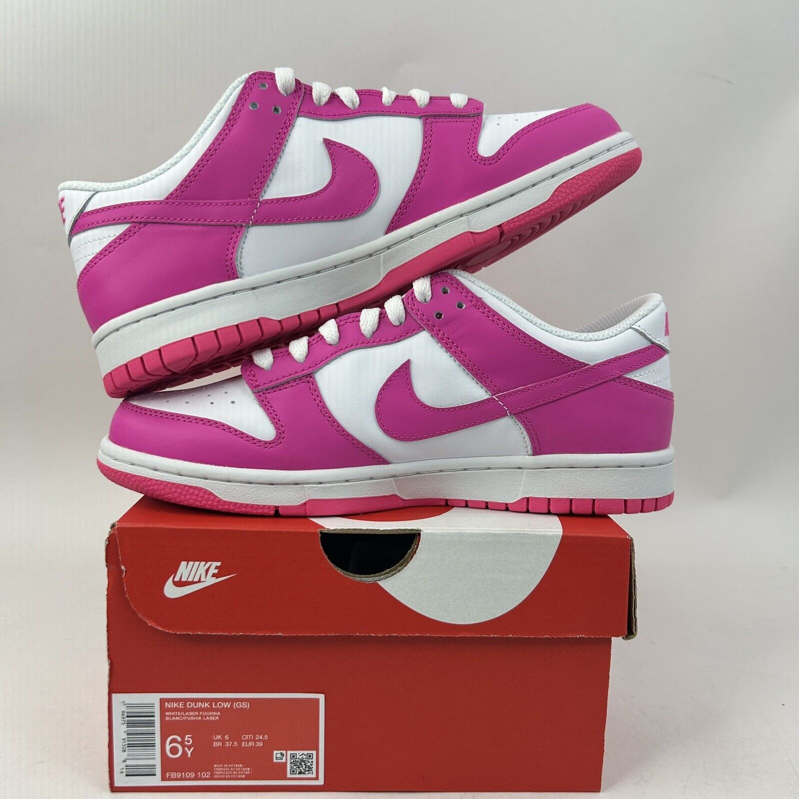 Nike Nike Dunk Low GS “Laser Fuchsia/Barbie” 2024 Size US 8.5 / IT 38.5 - 3 Thumbnail