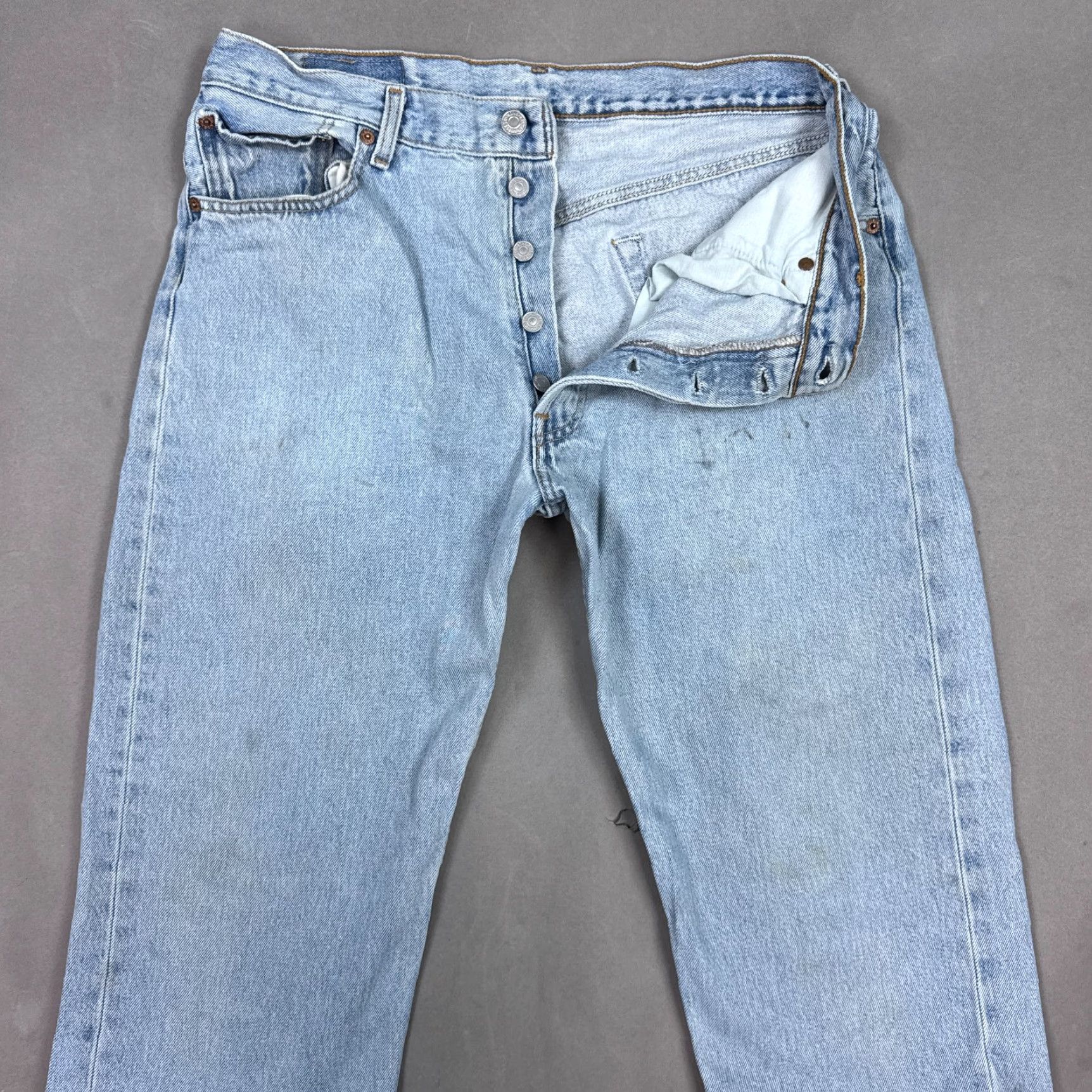 Levi's VINTAGE Levi's 501 Jeans Mens 34x29 Blue Denim Pants Button Fly 5-Pocket Classic Straight (Tag34x30) Mens Size US 34 / EU 50 - 2 Thumbnail