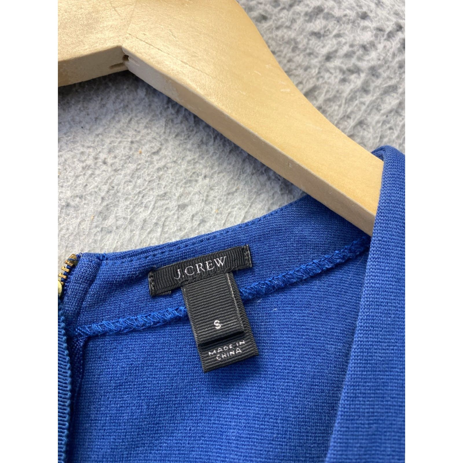 J.Crew VINTAGE J.CREW Sleeveless Tank Shirt Womens Size S Blue Indigo V-Neck Slim Fit Tang Shirt? Size S / US 4 / IT 40 - 2 Thumbnail