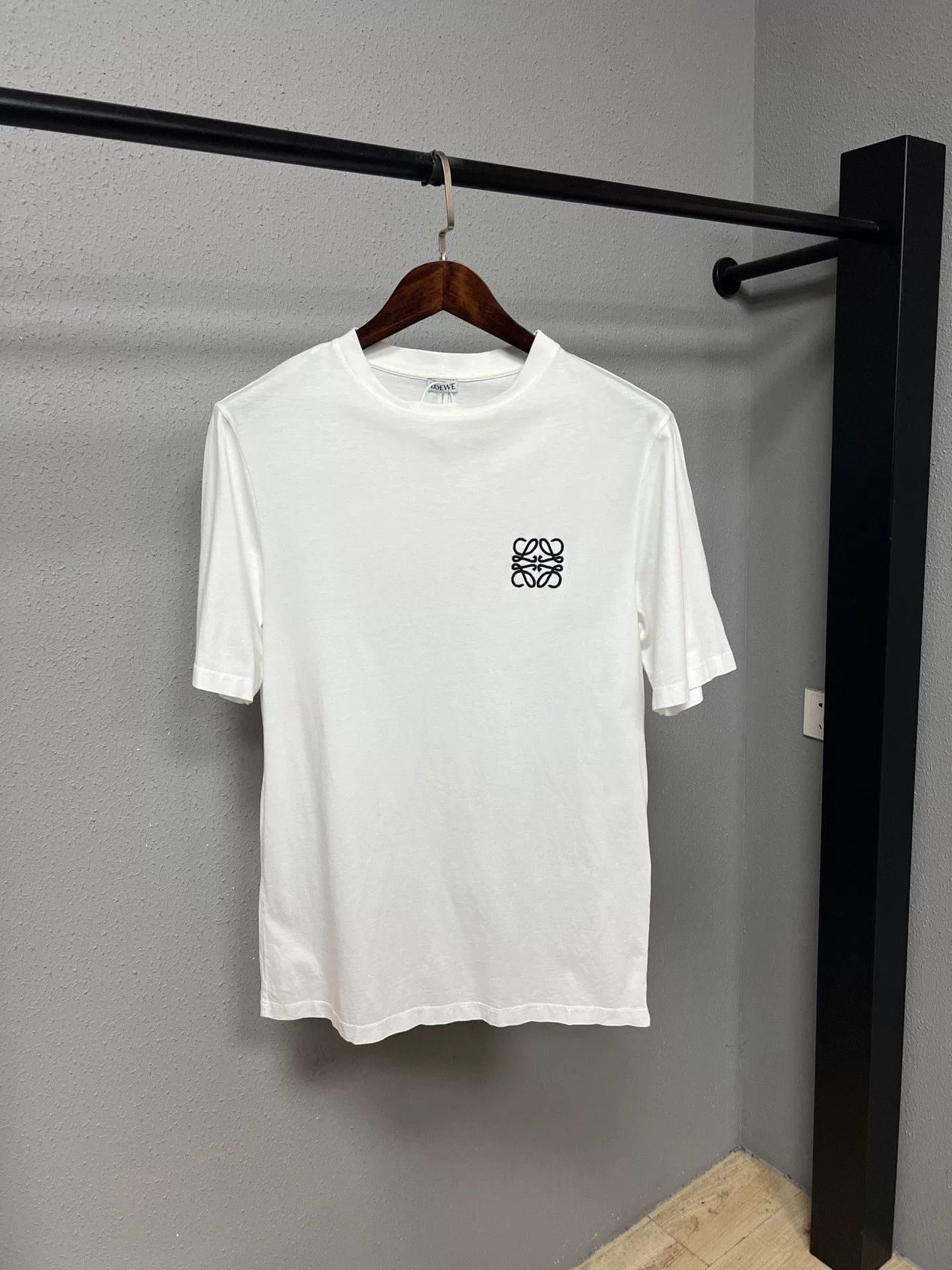Loewe loewe white logo short sleeve t-shirt Size US S / EU 44-46 / 1 - 1 Thumbnail