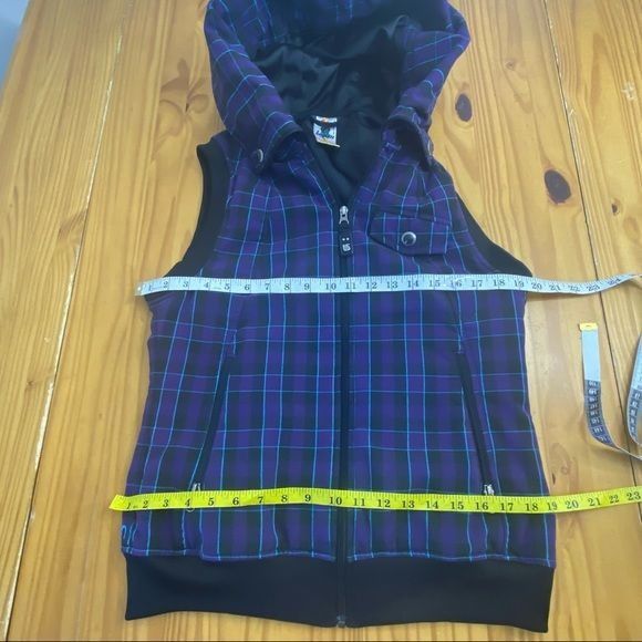 Burton Burton Ho Chi Minh Purple Plaid Dry Ride Hooded Vest Large N Size L / US 10 / IT 46 - 16 Thumbnail