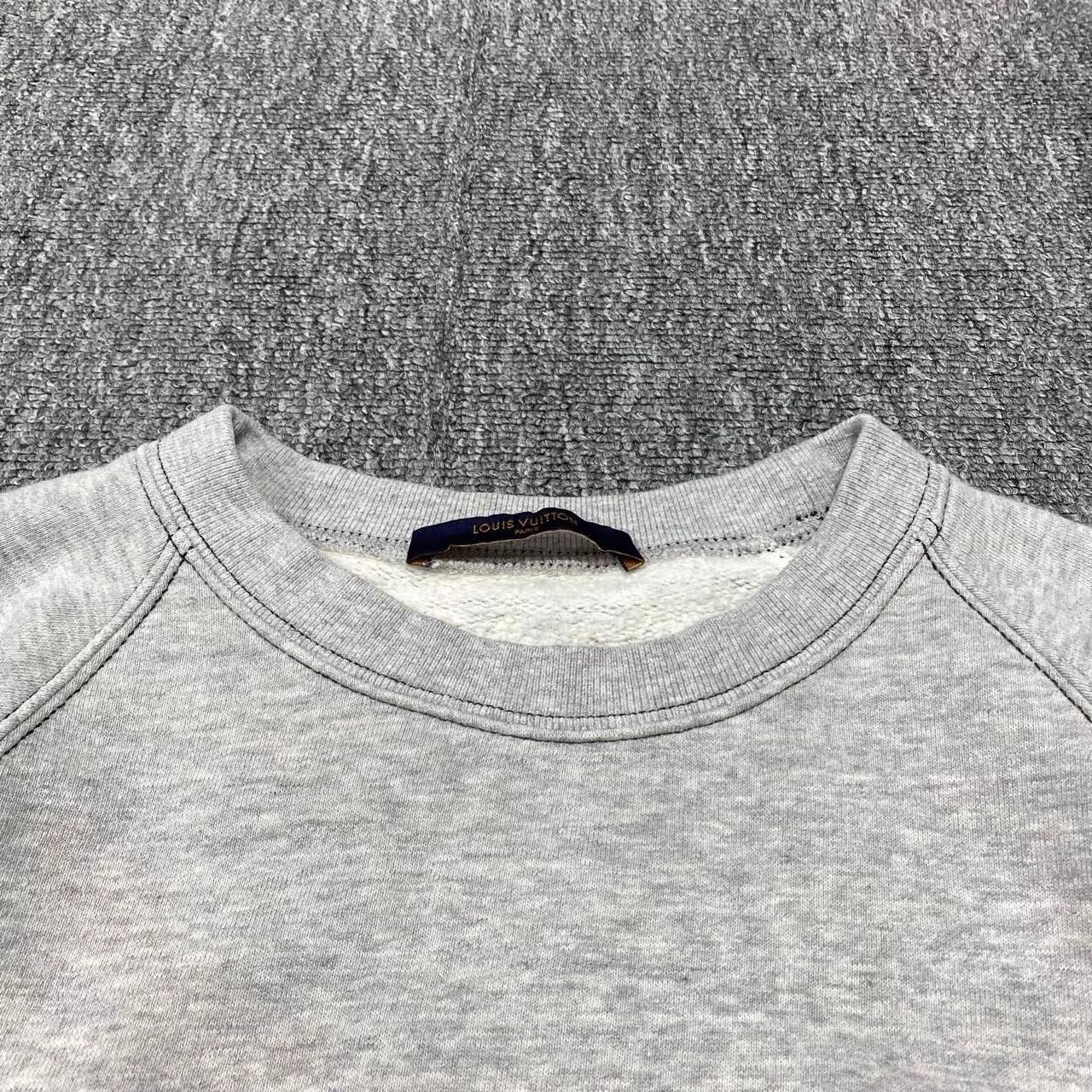 Louis Vuitton LV Gray Hand Gesture Logo Sweatshirt M 95 New Size US M / EU 48-50 / 2 - 9 Thumbnail