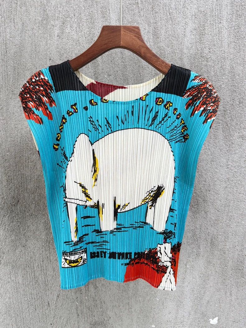 Issey Miyake Issey Miyake Blue elephant pleated top Size XL / US 12-14 / IT 48-50 - 1 Thumbnail