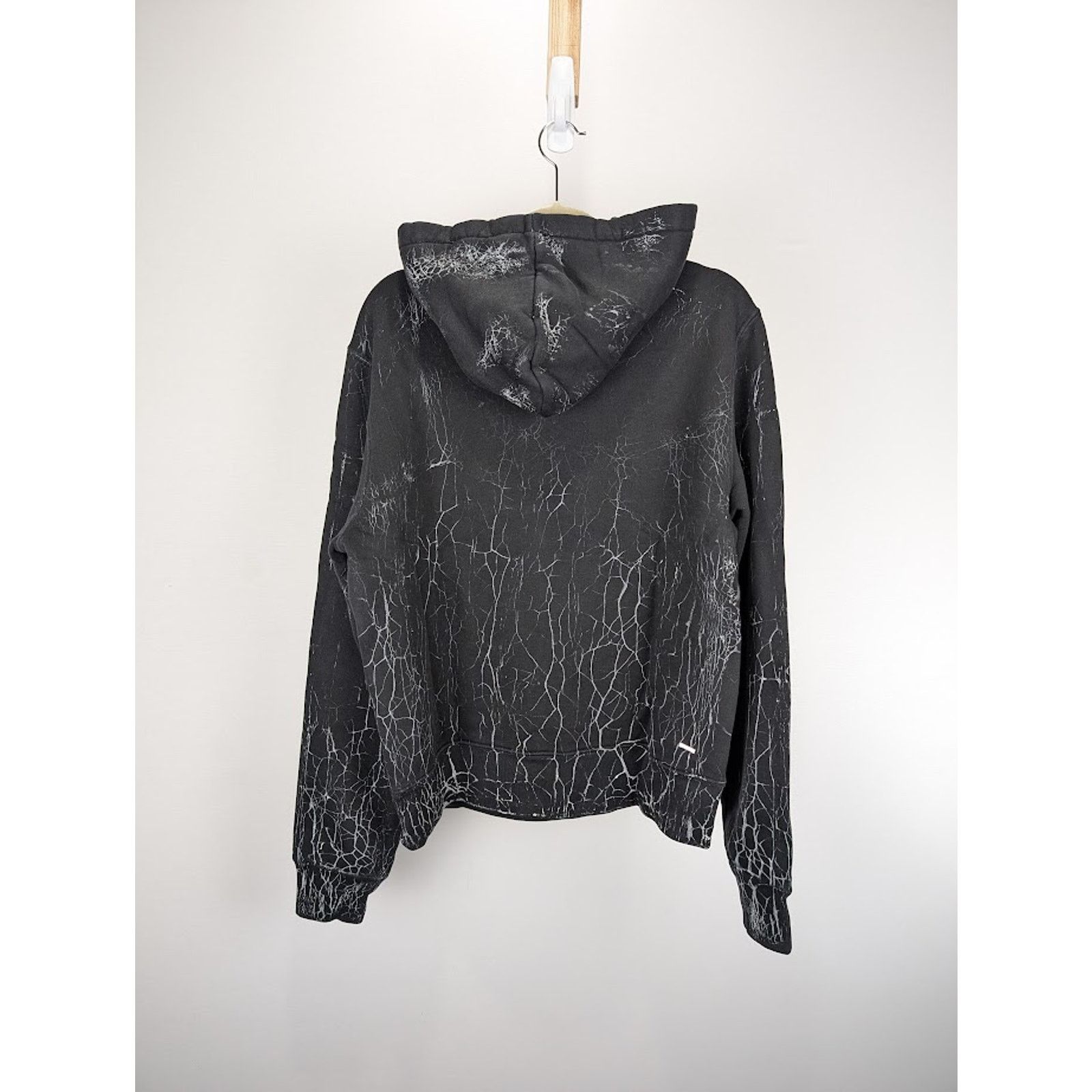 Amiri o1rshd1 Cracked Dye Core Logo Hoodie in Black Size US XL / EU 56 / 4 - 12 Thumbnail