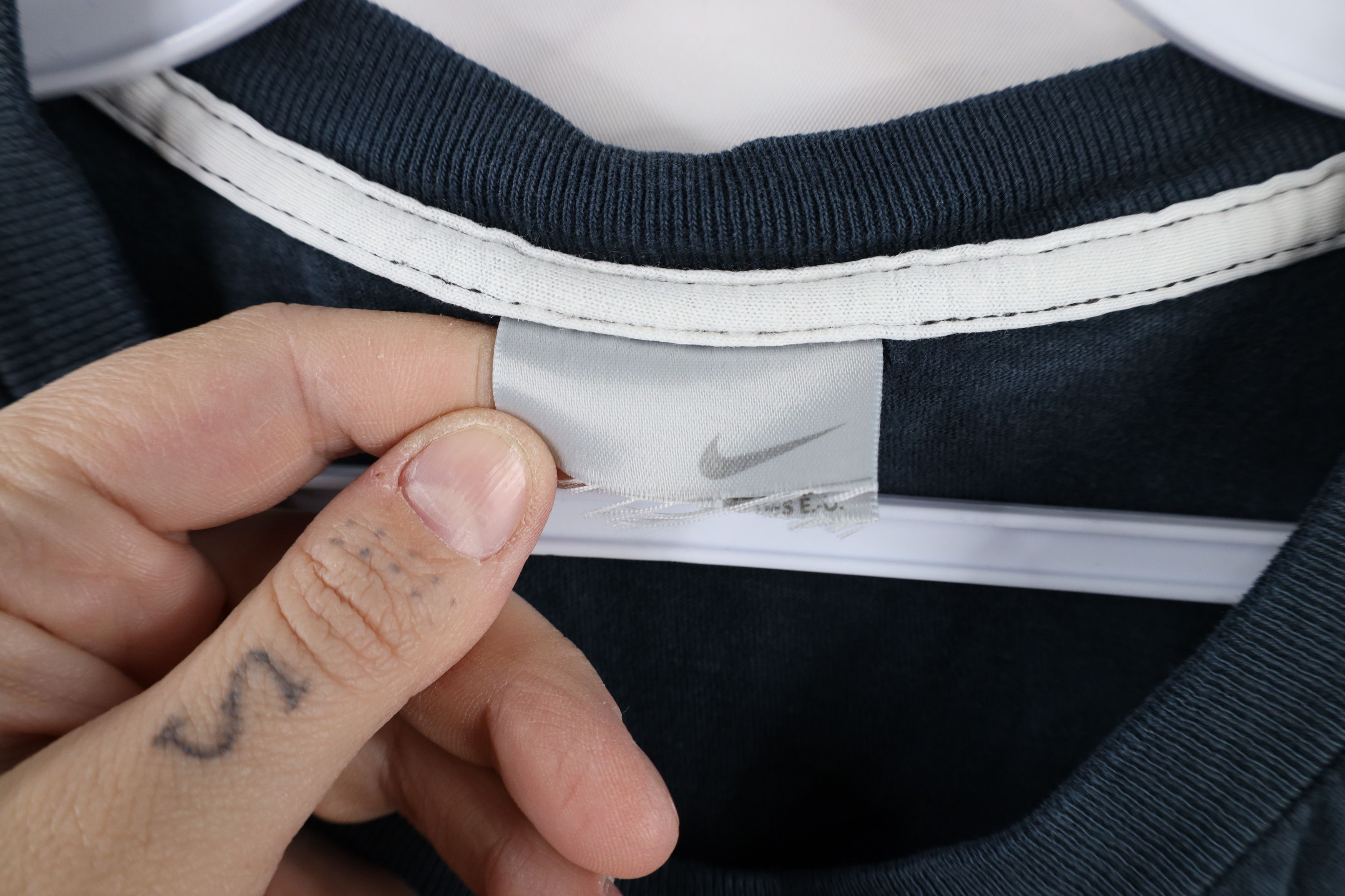 Nike × Vintage Vintage 90s Nike Travis Scott Mini Swoosh T-Shirt Black Size US L / EU 52-54 / 3 - 8 Thumbnail