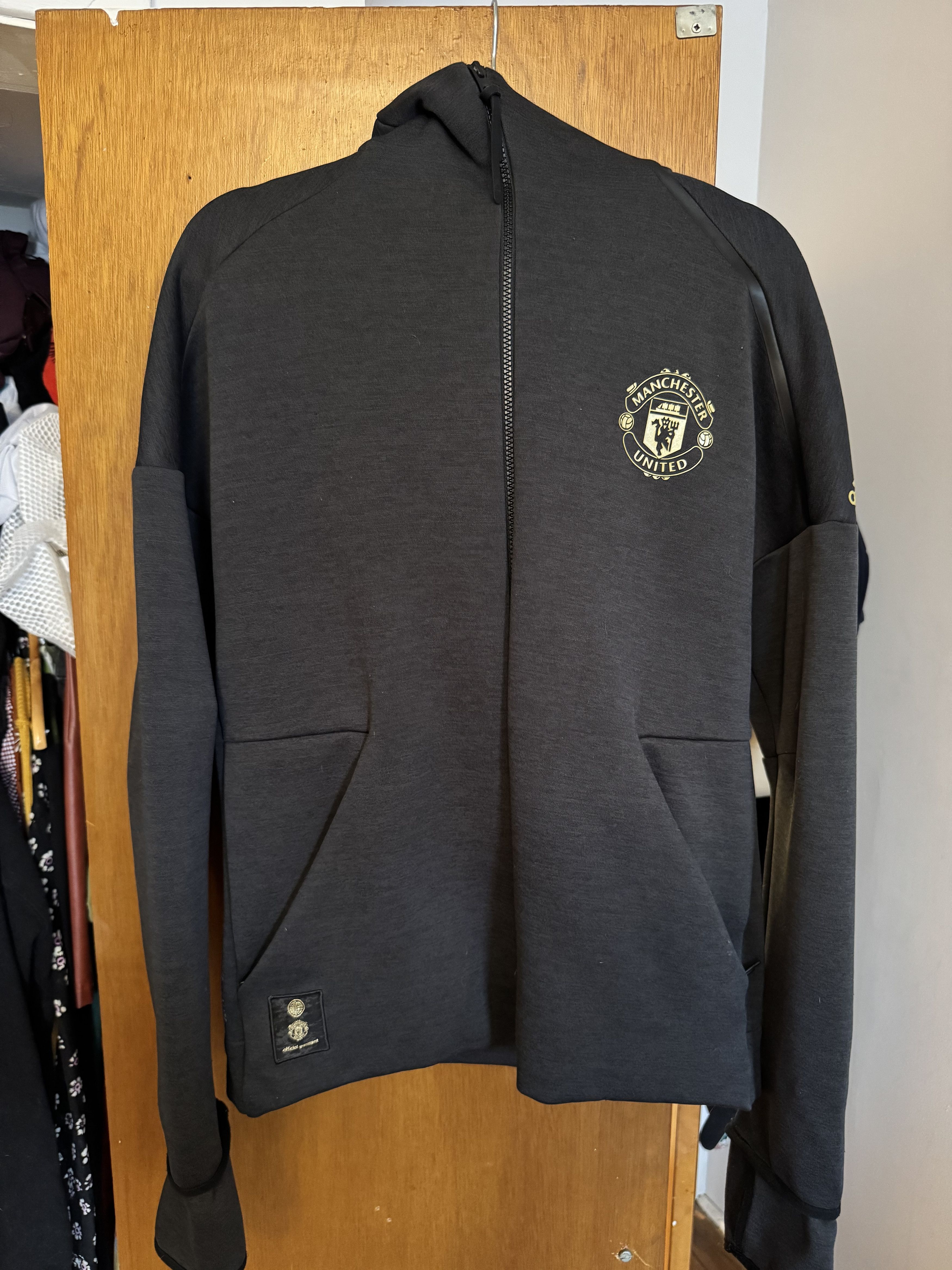 Adidas MANCHESTER UNITED 2018/19 CHINESE NEW YEAR ZNE HOODIE Size US M / EU 48-50 / 2 - 1 Thumbnail