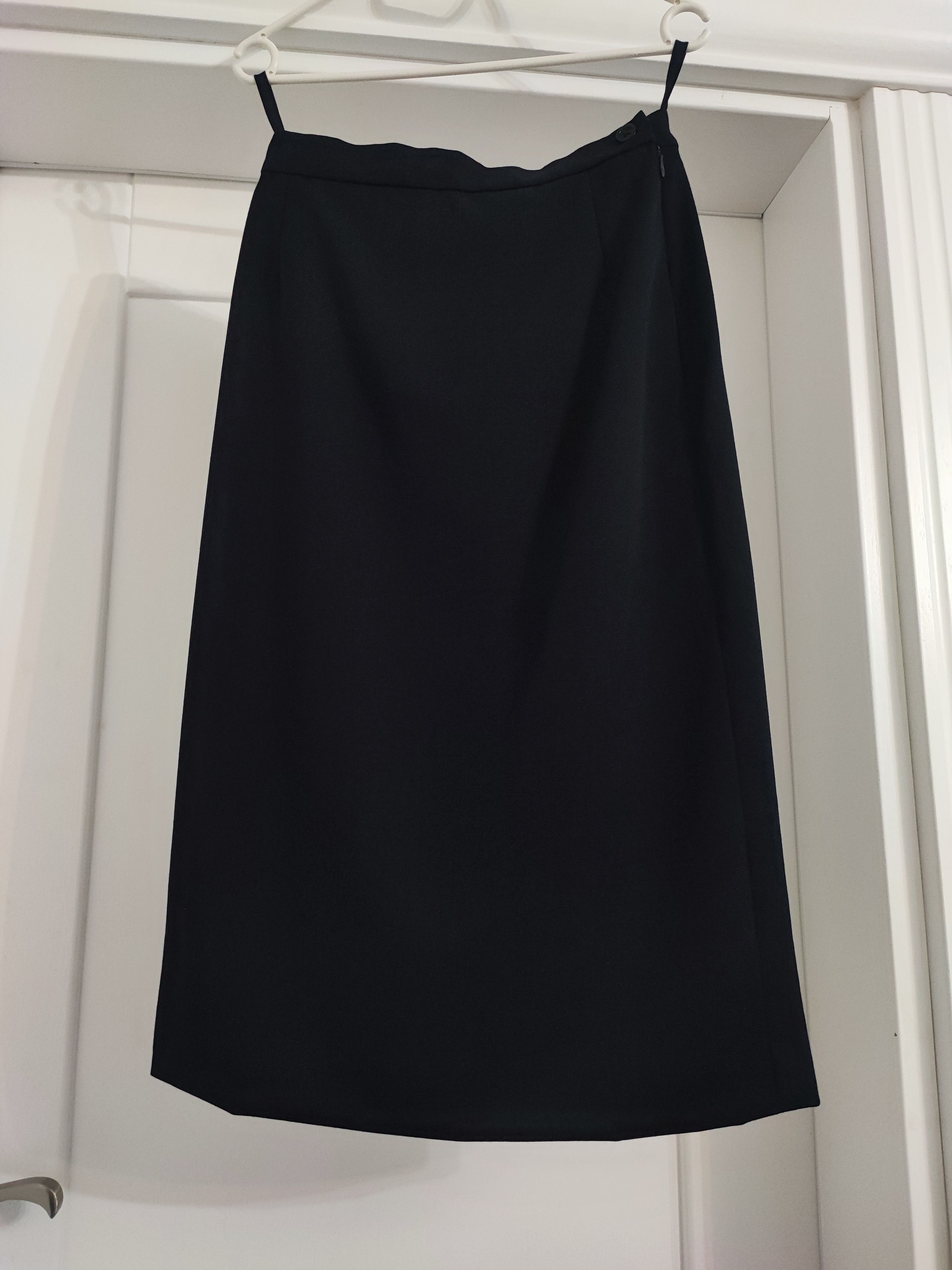 Burberry Vintage Burberrys black wool skirt Size 27" / US 4 / IT 40 - 1 Thumbnail