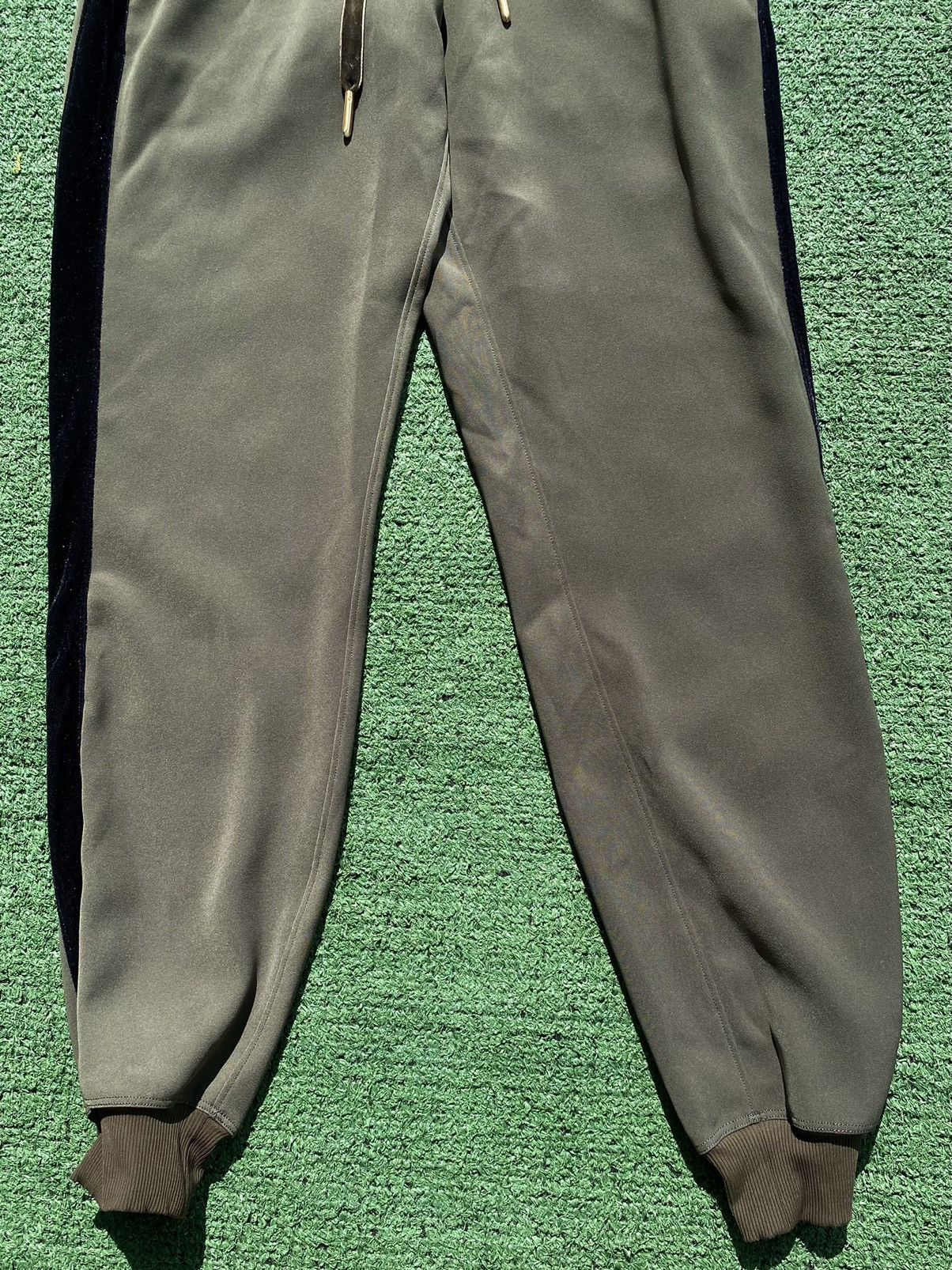 Lululemon Lululemon On the Fly Jogger Olive Green Velvet Trim Pants 2 Size 26" / US 2 / IT 38 - 4 Thumbnail