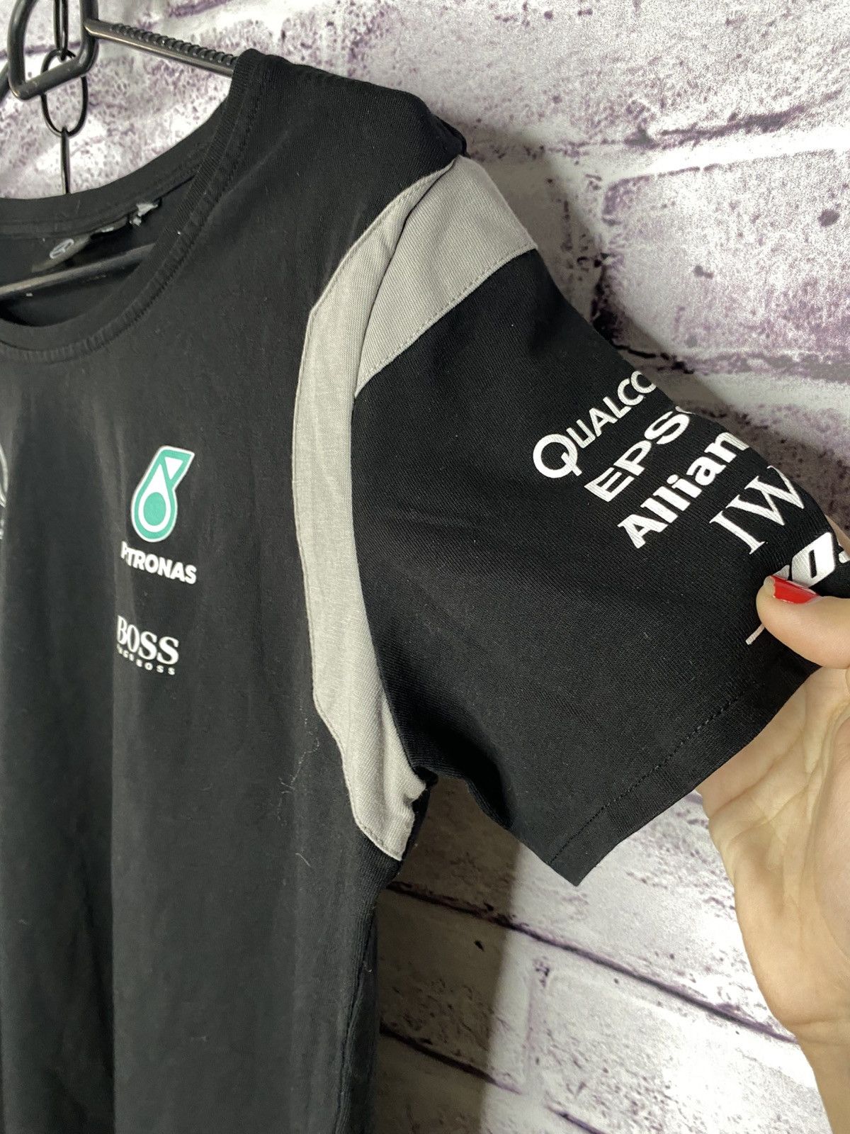 Hugo Boss × Mercedes-Benz Mens Vintage Mercedes AMG Petronas Formula One Team T Shirt Size US S / EU 44-46 / 1 - 3 Thumbnail