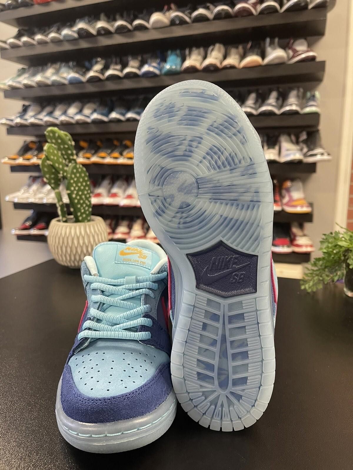 Nike Size 5 - Nike Dunk Low SB x Run The Jewels 4/20 DO9404-400 Size US 5 / EU 37 - 6 Thumbnail