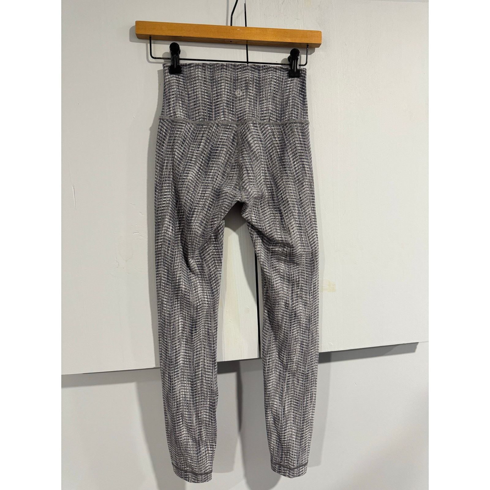 Lululemon Lululemon Wunder Under Luon Arrow Jacquard Women's Size 4 Size 27" / US 4 / IT 40 - 2 Thumbnail