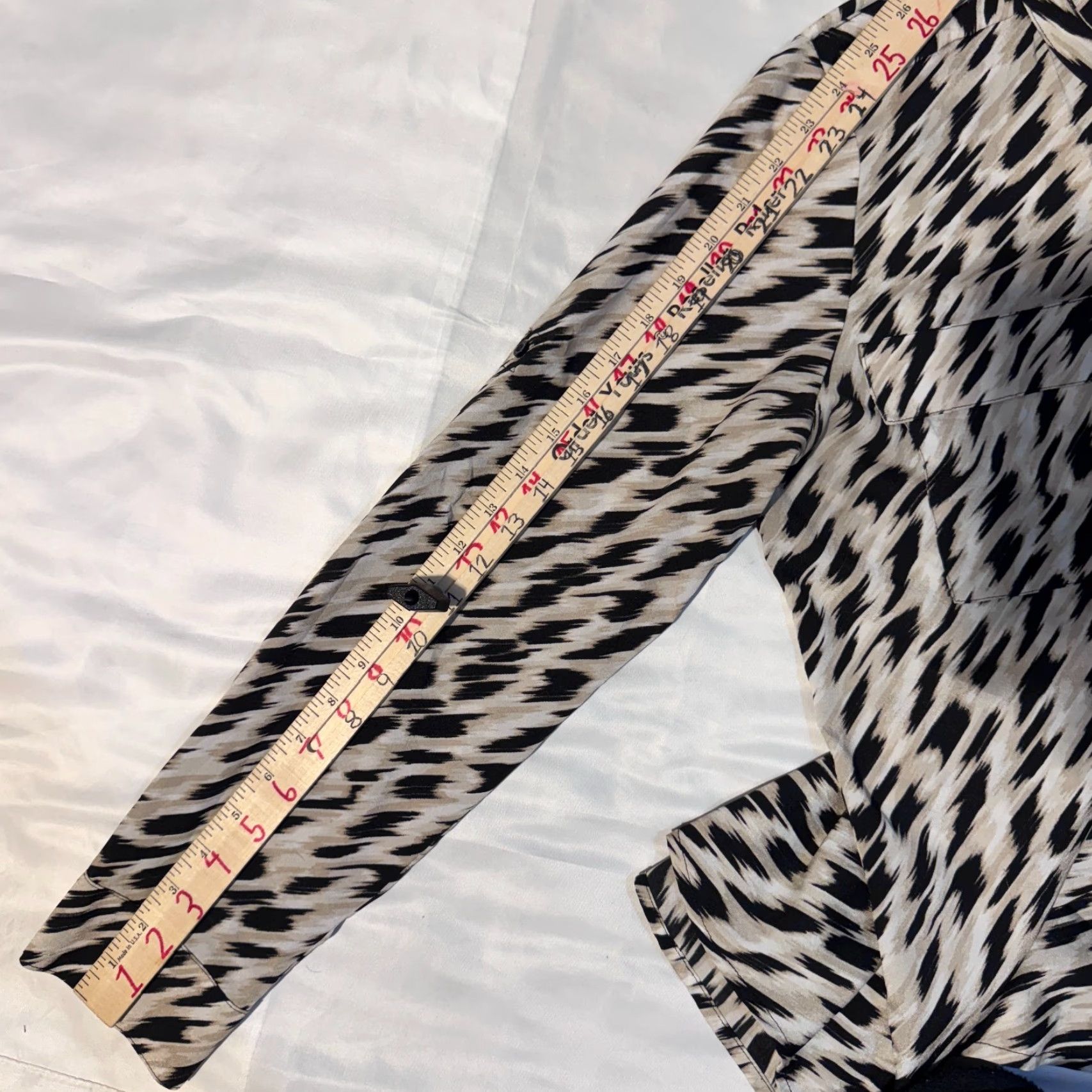 Calvin Klein Calvin Klein Women Blouse Shirt Leopard Animal Print Front Pocket Roll Tab Sleeve L Multicolor Size L / US 10 / IT 46 - 8 Thumbnail