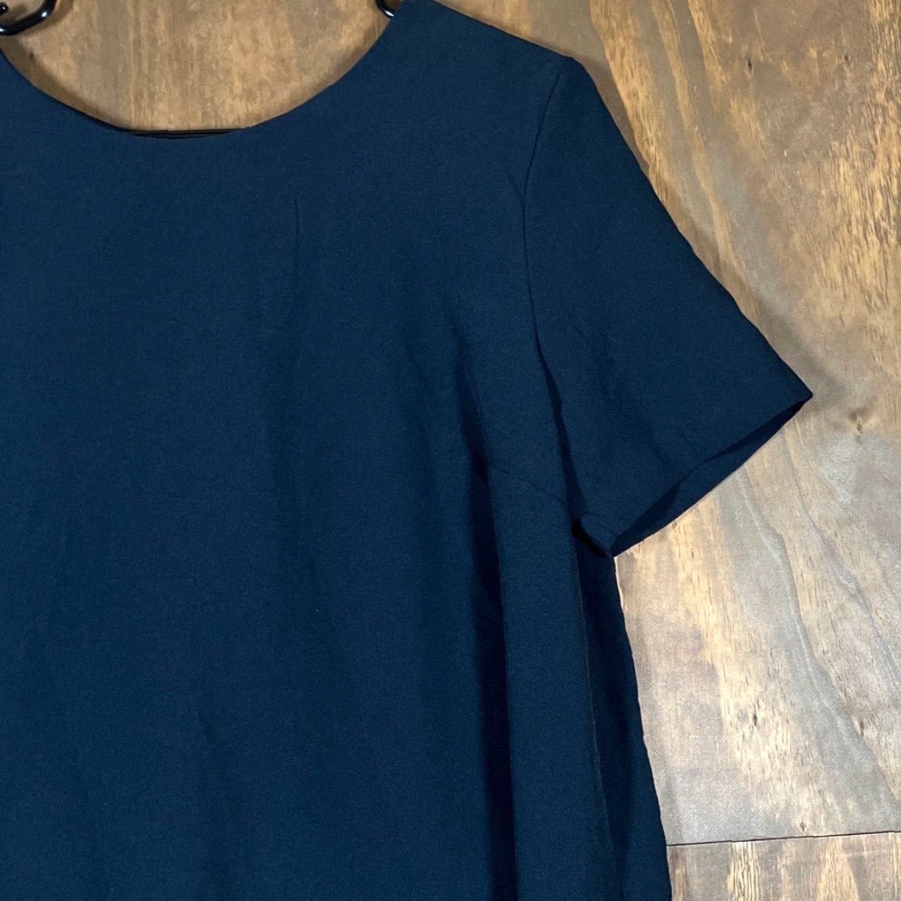 Banana Republic VINTAGE Banana Republic Womens Blouse Navy Short Sleeve Open Pleated Back Stretch M Size M / US 6-8 / IT 42-44 - 5 Thumbnail