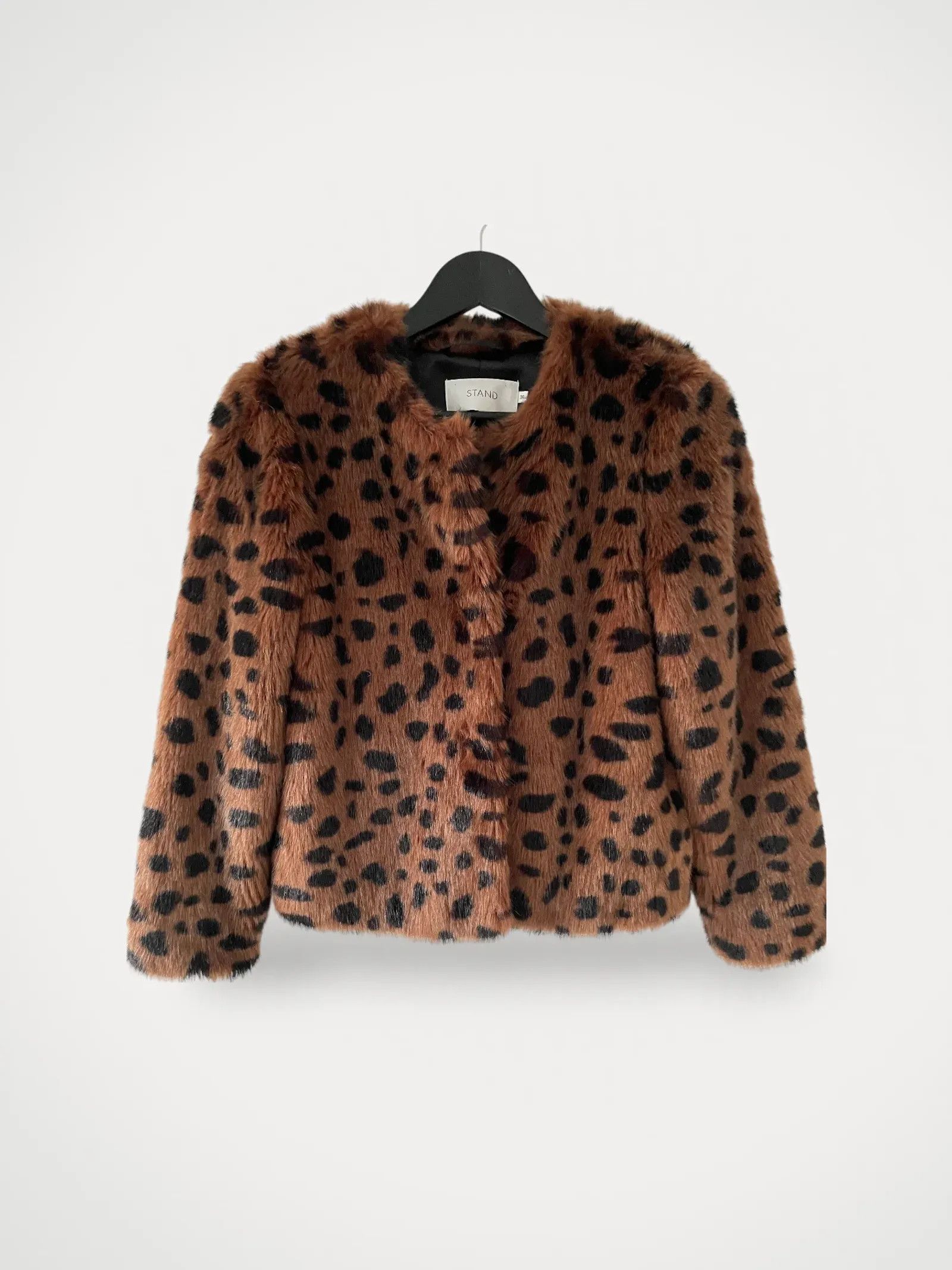 Stand Studio Fur Faux Fur