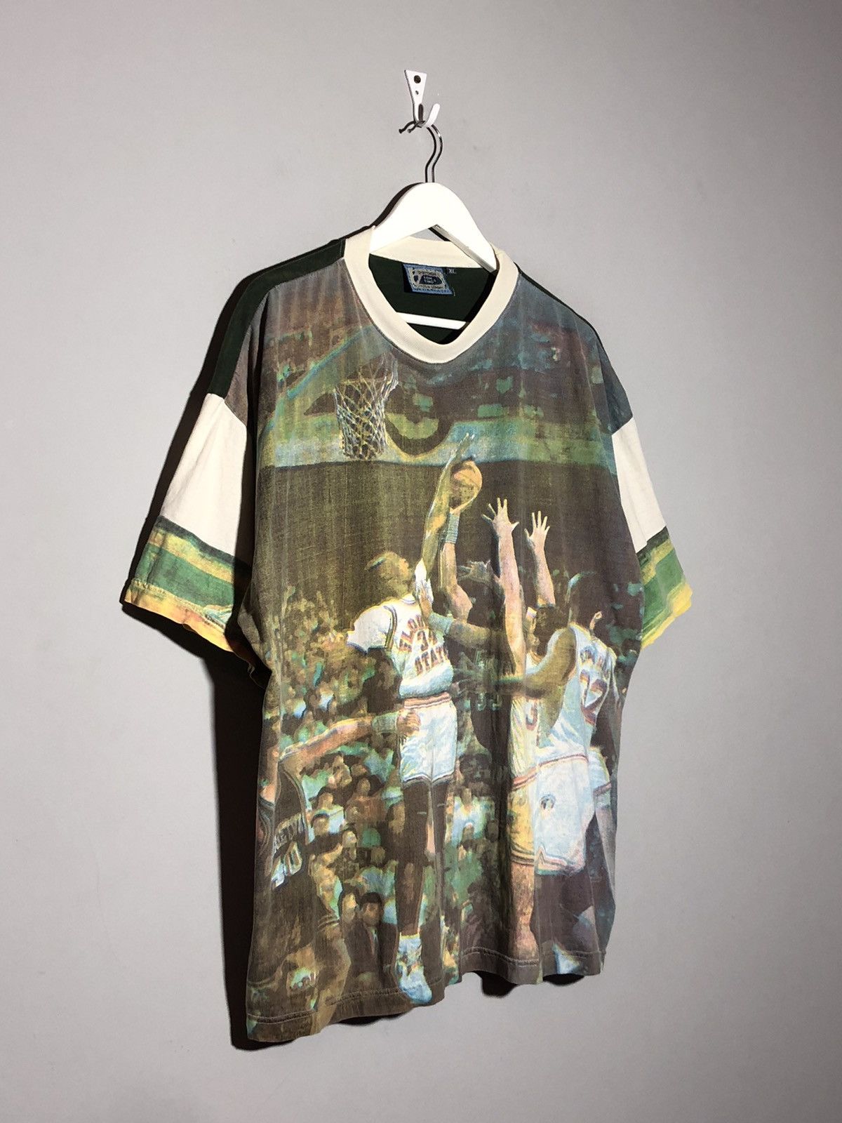 NBA × Vintage Vintage 90s NBA All Overprint Hype Y2k Streetwear T-shirt Size US XL / EU 56 / 4 - 3 Thumbnail