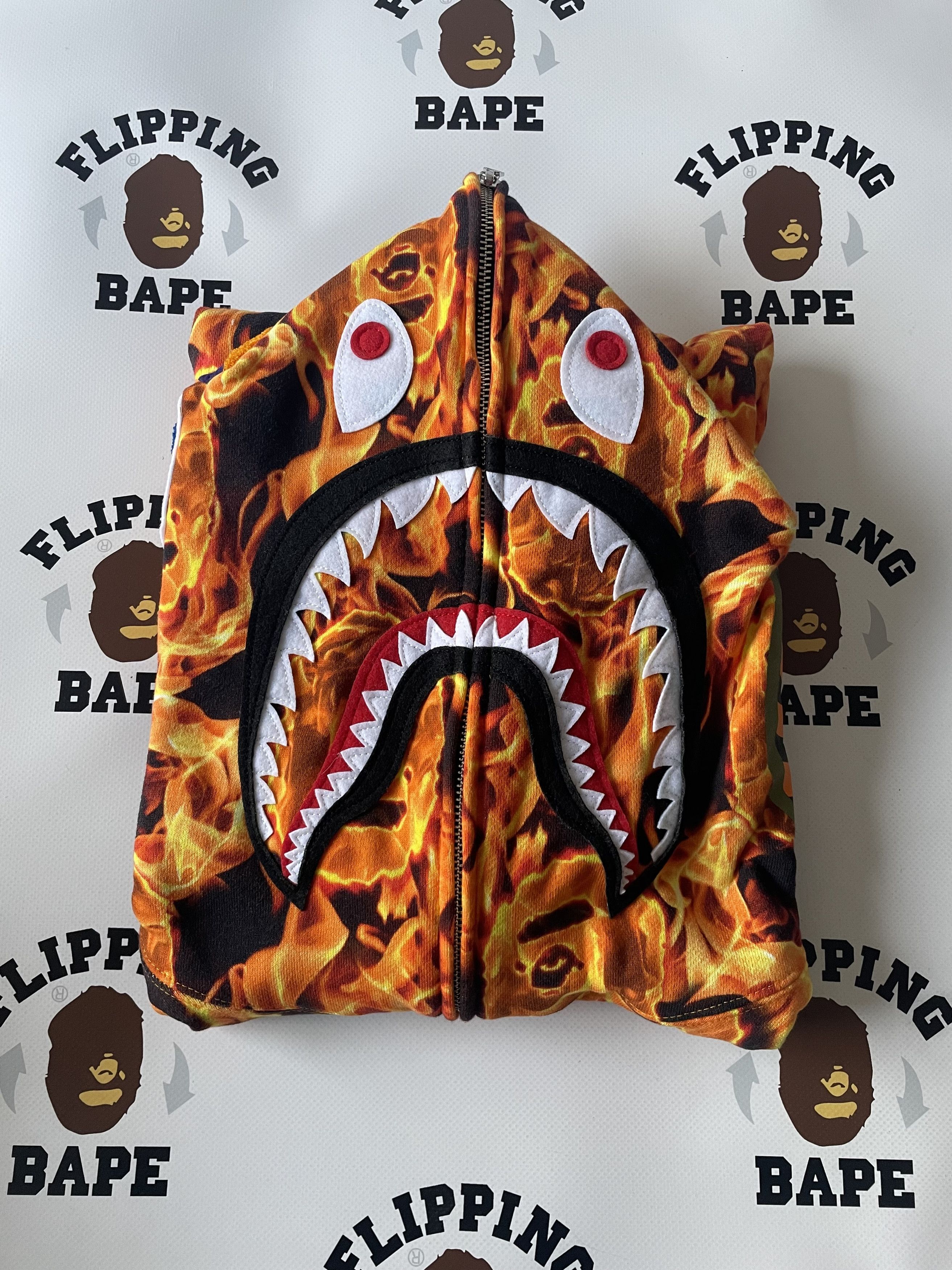 Bape BAPE FLAME SHARK FULL ZIP HOODIE Size US XXL / EU 58 / 5 - 3 Thumbnail