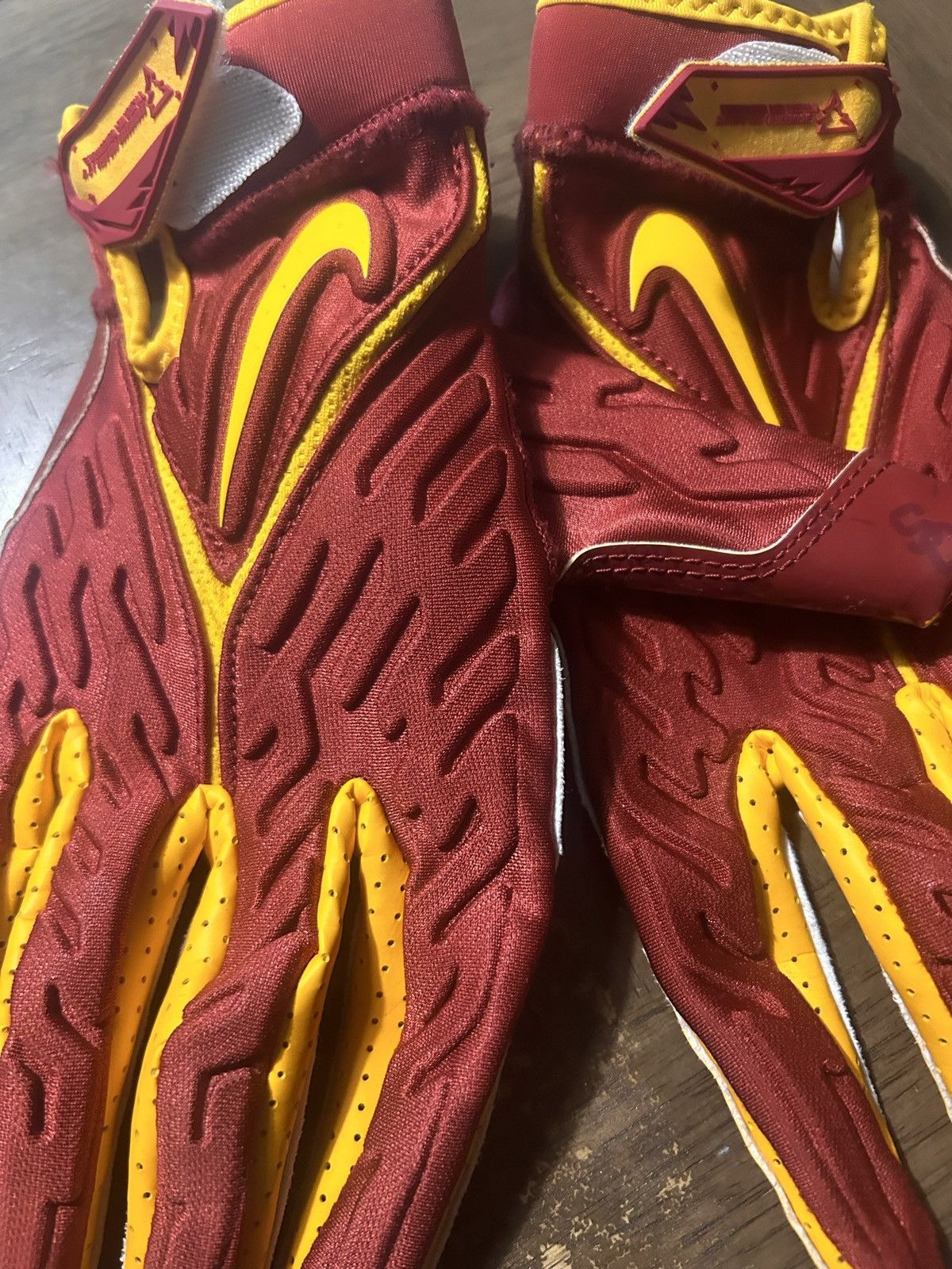 usc football gloves