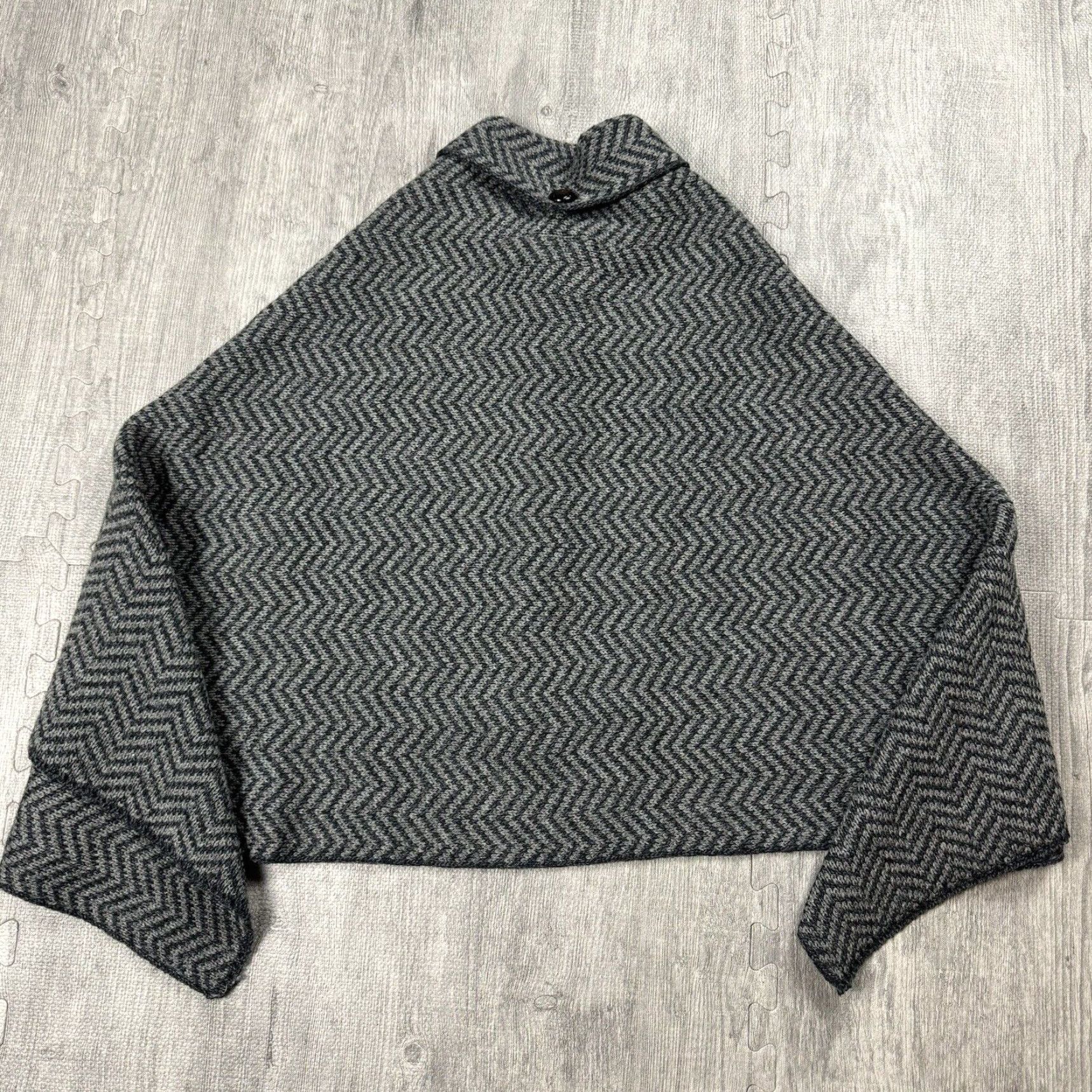 Vintage Carraig Donn Cape Women One Size Gray Tweed 100% Merino Wool Knotted Leather Buttons Shawl Collar Button Ireland Size ONE SIZE - 5 Thumbnail