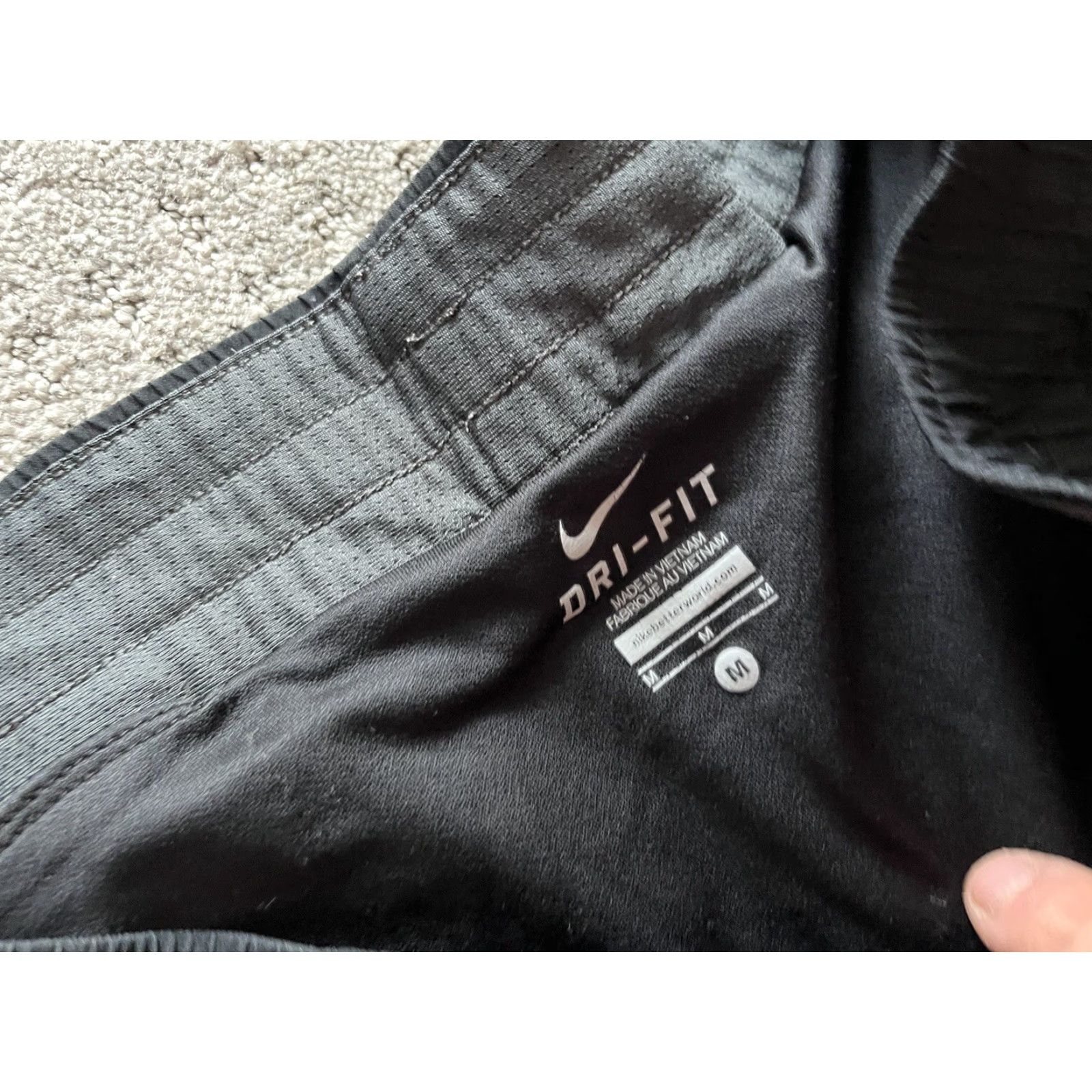 Nike Vintage Nike Shorts Womens M Lined Black Windbreaker No Drawstring Pockets Flexibility: Adjustable Waist Features: Pockets Elastic Waist Lightweight Size 32" / US 10 / IT 46 - 3 Thumbnail