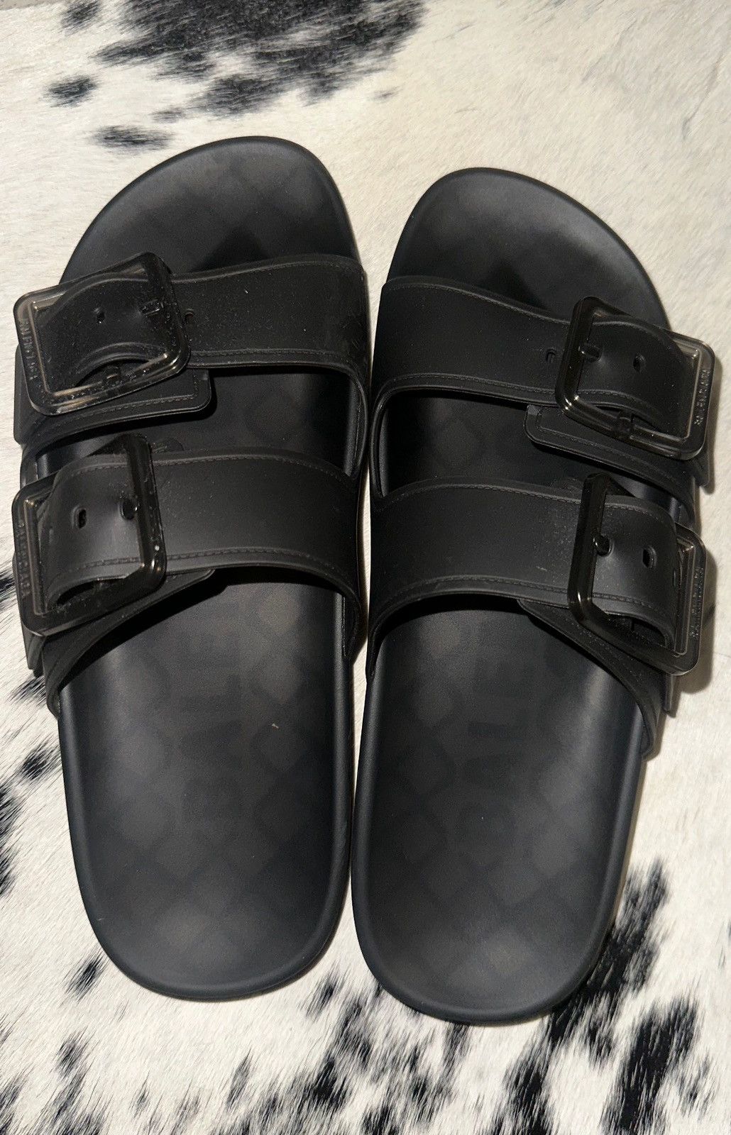 サンダル BALENCIAGA FW25 THONG TPU BALEN LOG (812925 W1TAA1090) Balenciaga Official Online Boutique US