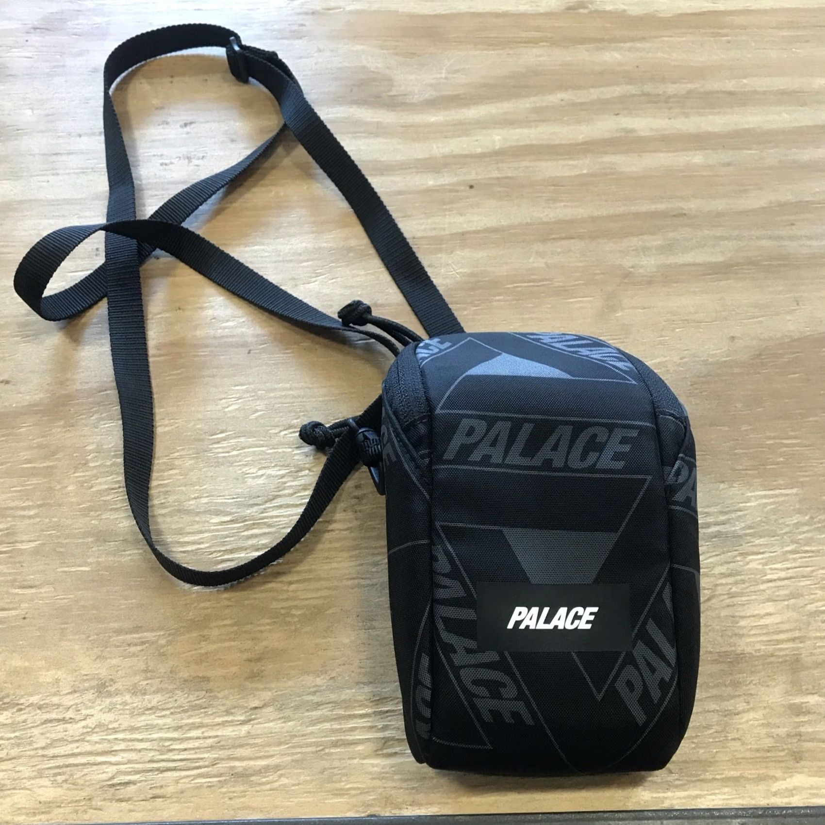 Palace VINTAGE Palace Skateboards Nylon Satchel Mini Bag Black And Grey Crossbody Bag Mens Mini Black Nylon Satchel Palace Skateboards Size ONE SIZE - 2 Thumbnail