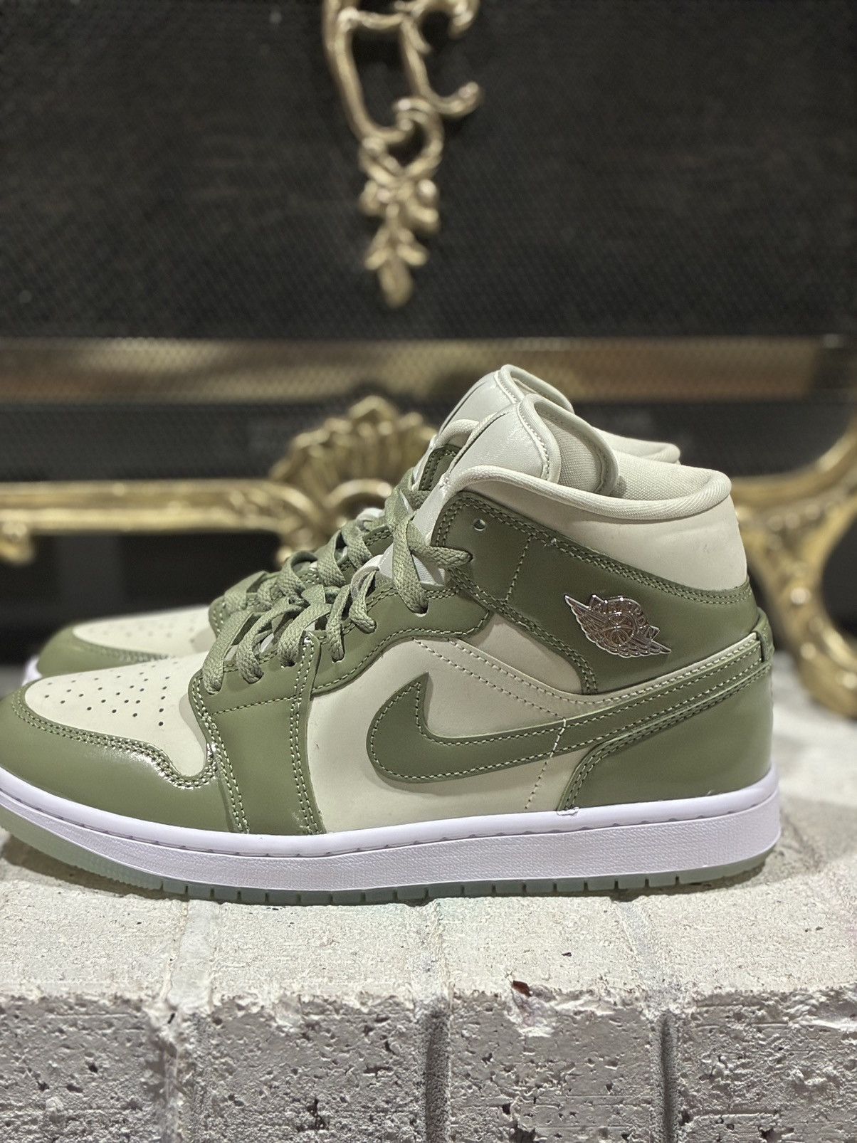 Jordan Brand Jordan 1 Mid SE Sea Glass Oil Green (Women's) Size US 9.5 / IT 39.5 - 3 Thumbnail