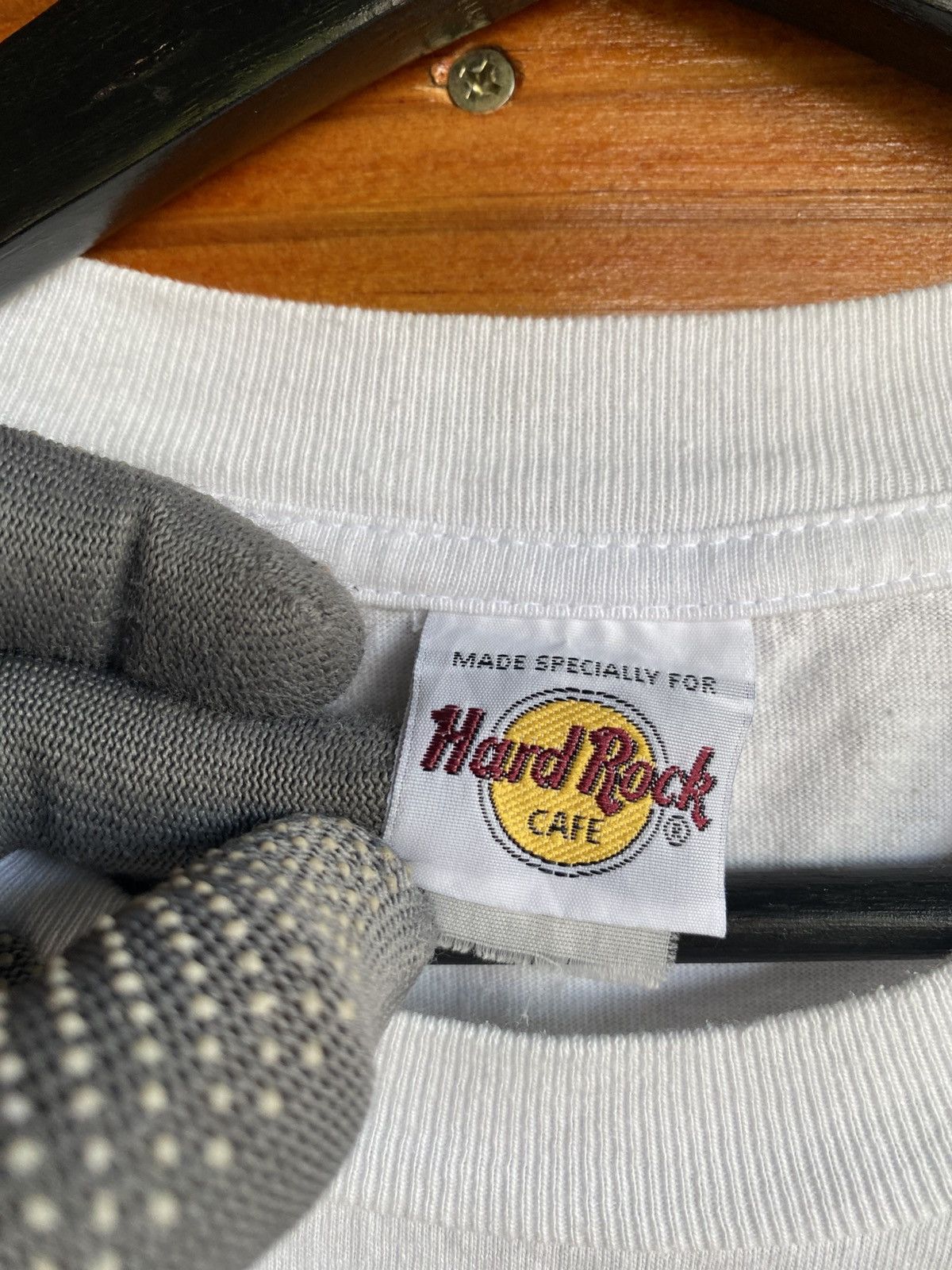Hard Rock Cafe Vintage 90s Hard Rock Cafe Singapore T-Shirt White Flame Car Size US L / EU 52-54 / 3 - 11 Thumbnail