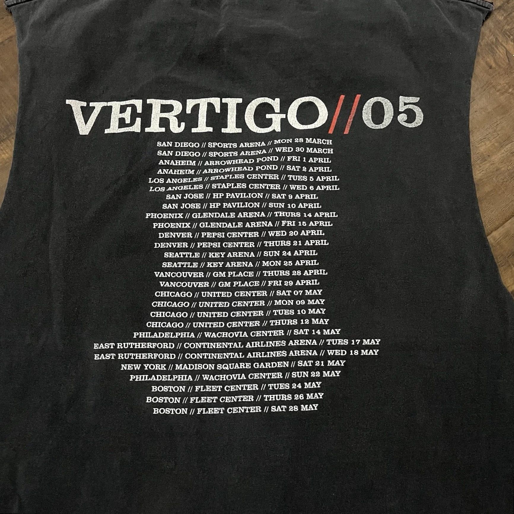 Vintage VINTAGE U2 2005 VERTIGO TOUR T-SHIRT Mens XL Black Bono Y2K Band Murina Graphic Print Sleeveless Crew Neck Cotton Size US XL / EU 56 / 4 - 5 Thumbnail