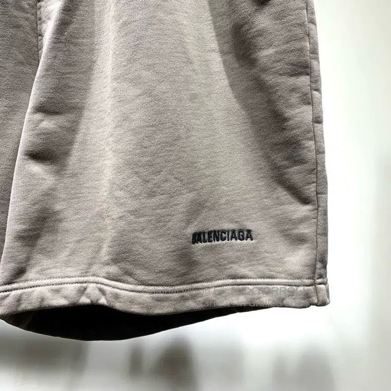 Balenciaga Balenciaga size XS Logo Printed Casual Short Pants Size US 27 - 5 Thumbnail