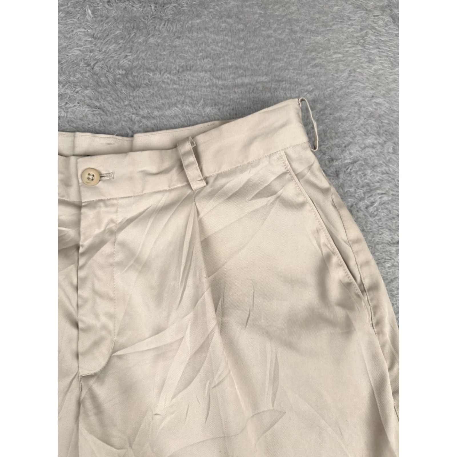 Nike Nike Shorts Mens 30 Beige Pleated Polyester Blend Golf Outdoor 30x11 Casual Activewear Travel Pockets Quick Dry Breathable Easy Care 90s? Wait. Size US 30 / EU 46 - 5 Thumbnail