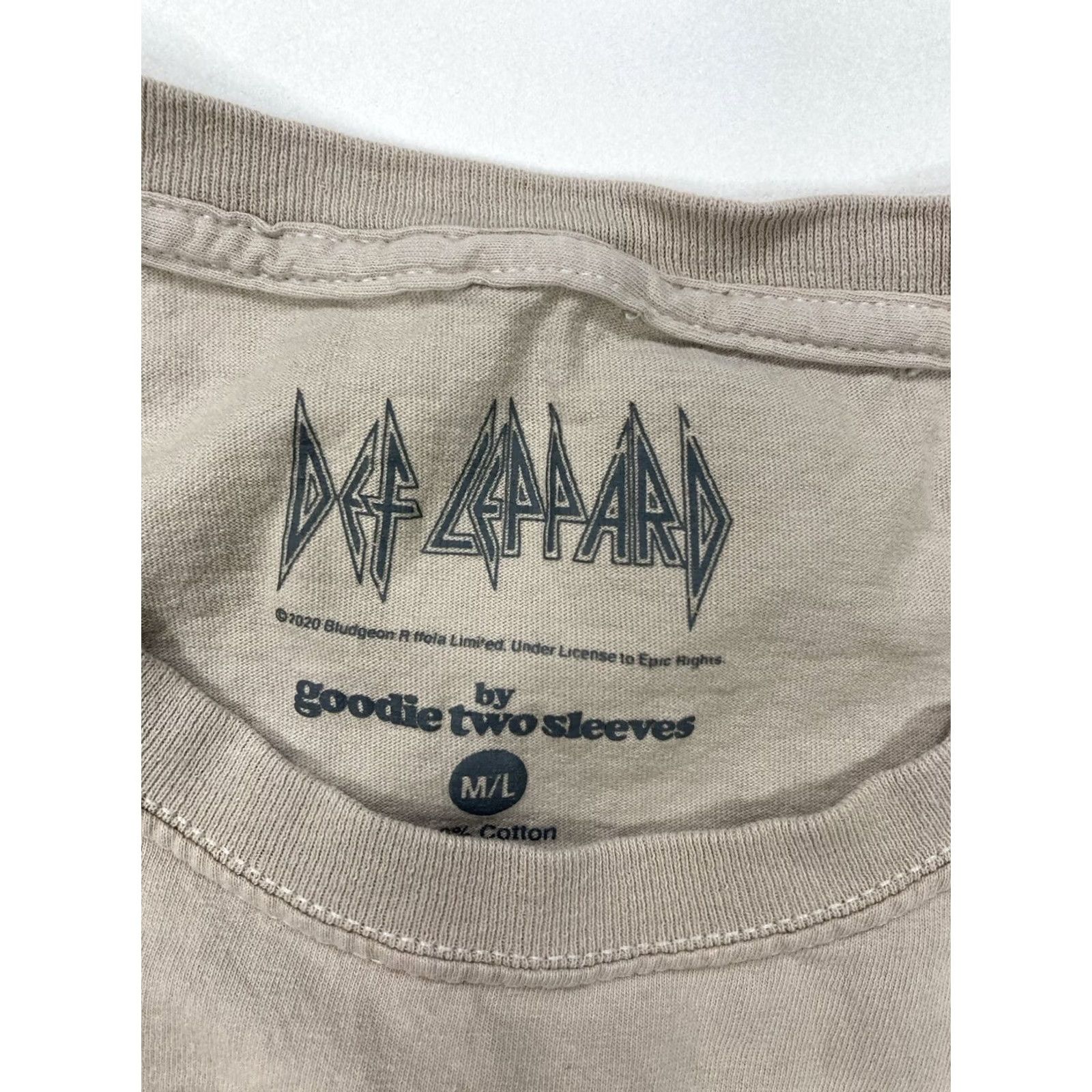 Vintage VINTAGE Def Leppard Love Bites Graphic T-shirt Women L Beige Distressed Music Shirt Size L / US 10 / IT 46 - 6 Thumbnail