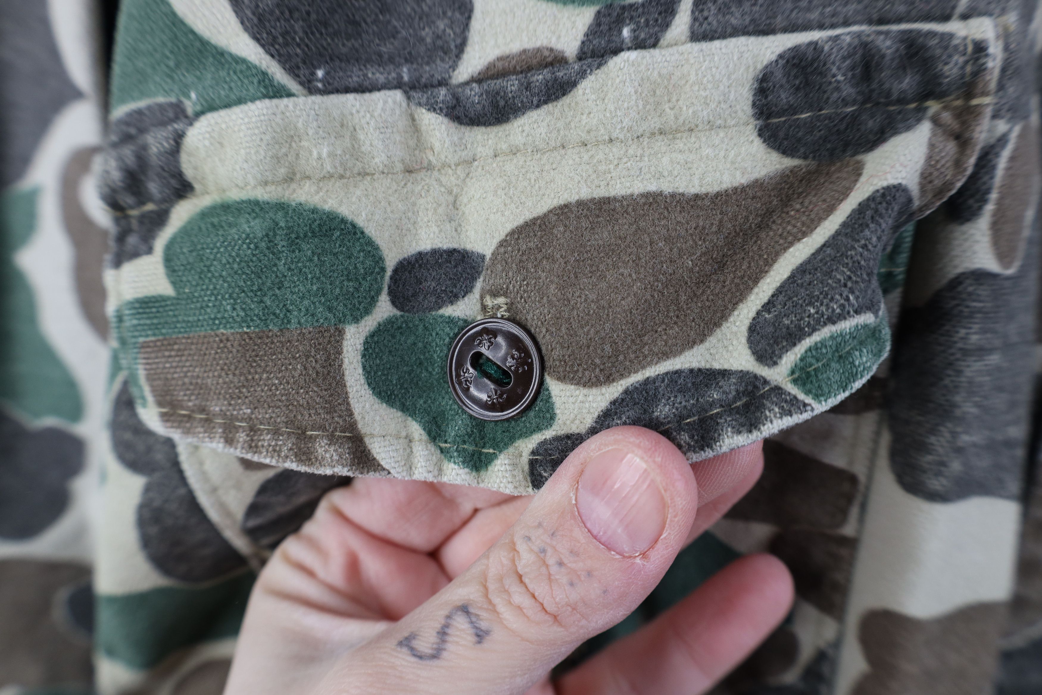 Vintage Vintage 70s Streetwear Camouflage Chamois Cloth Button Shirt Size US L / EU 52-54 / 3 - 5 Thumbnail
