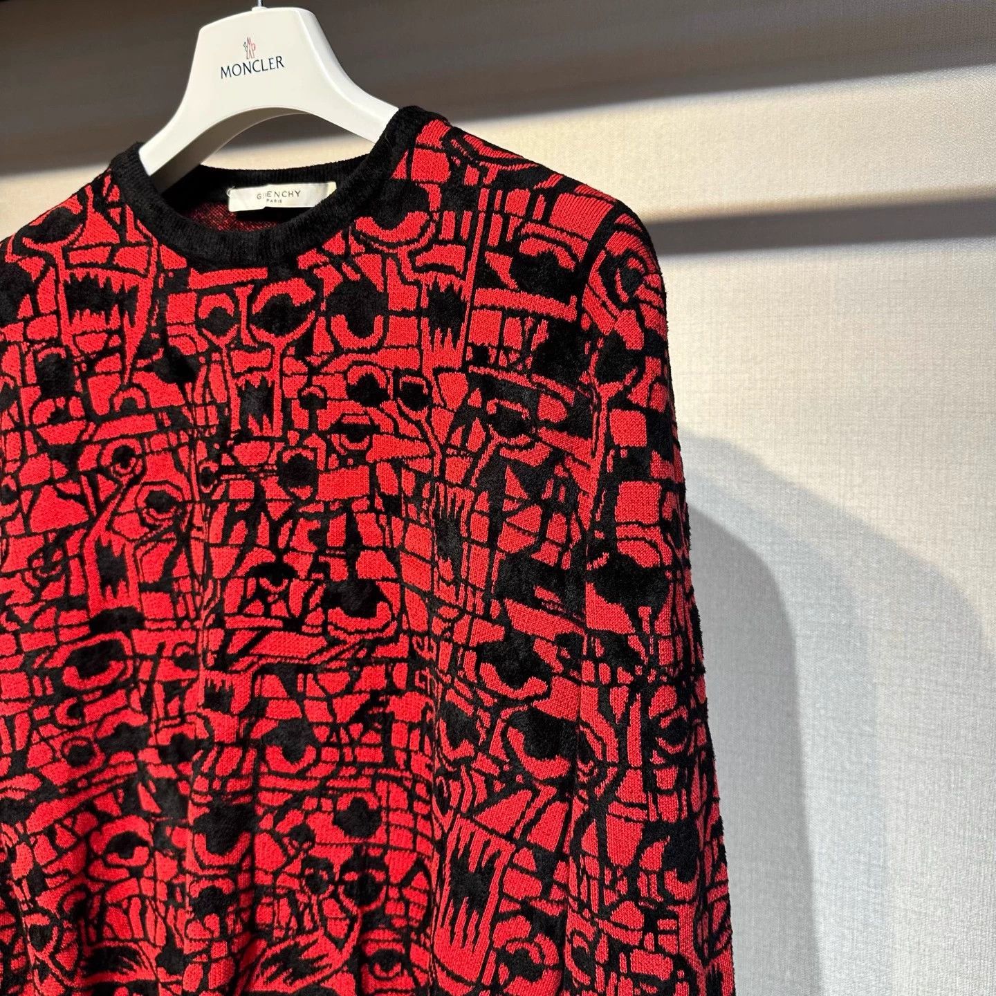 Givenchy Givenchy Red Logo Pattern Sweater M Size US M / EU 48-50 / 2 - 3 Thumbnail