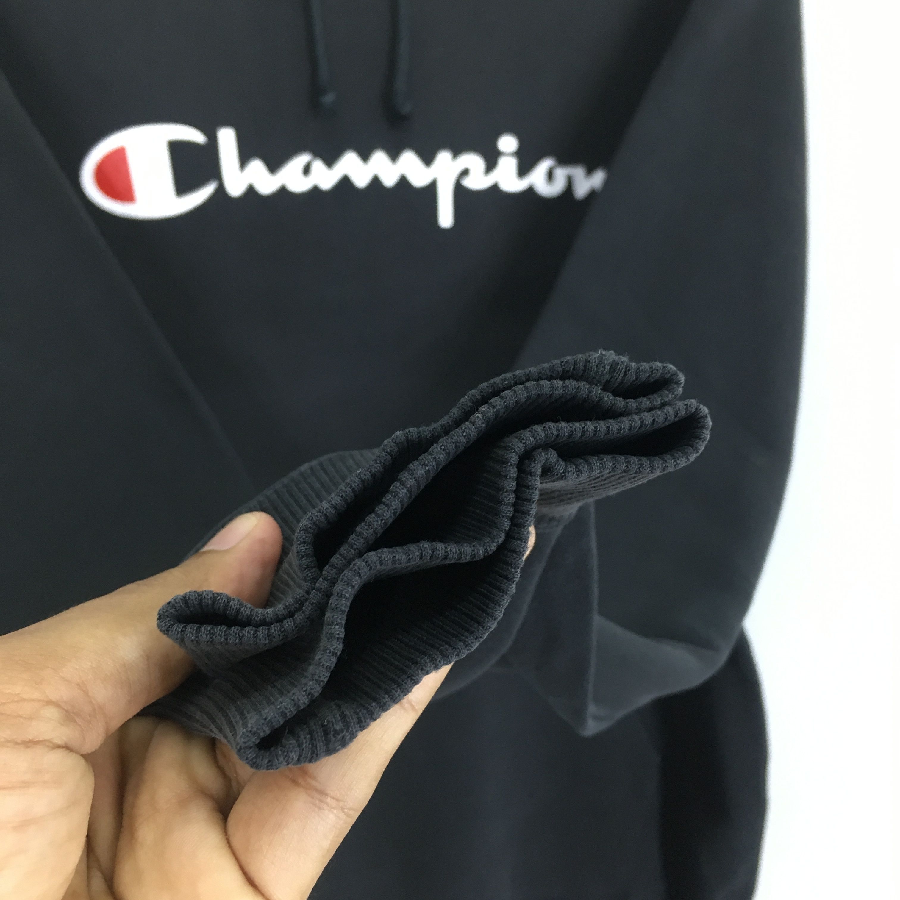 Champion Vintage Champion Black Sweater Large Champion - 365 Size US L / EU 52-54 / 3 - 7 Thumbnail